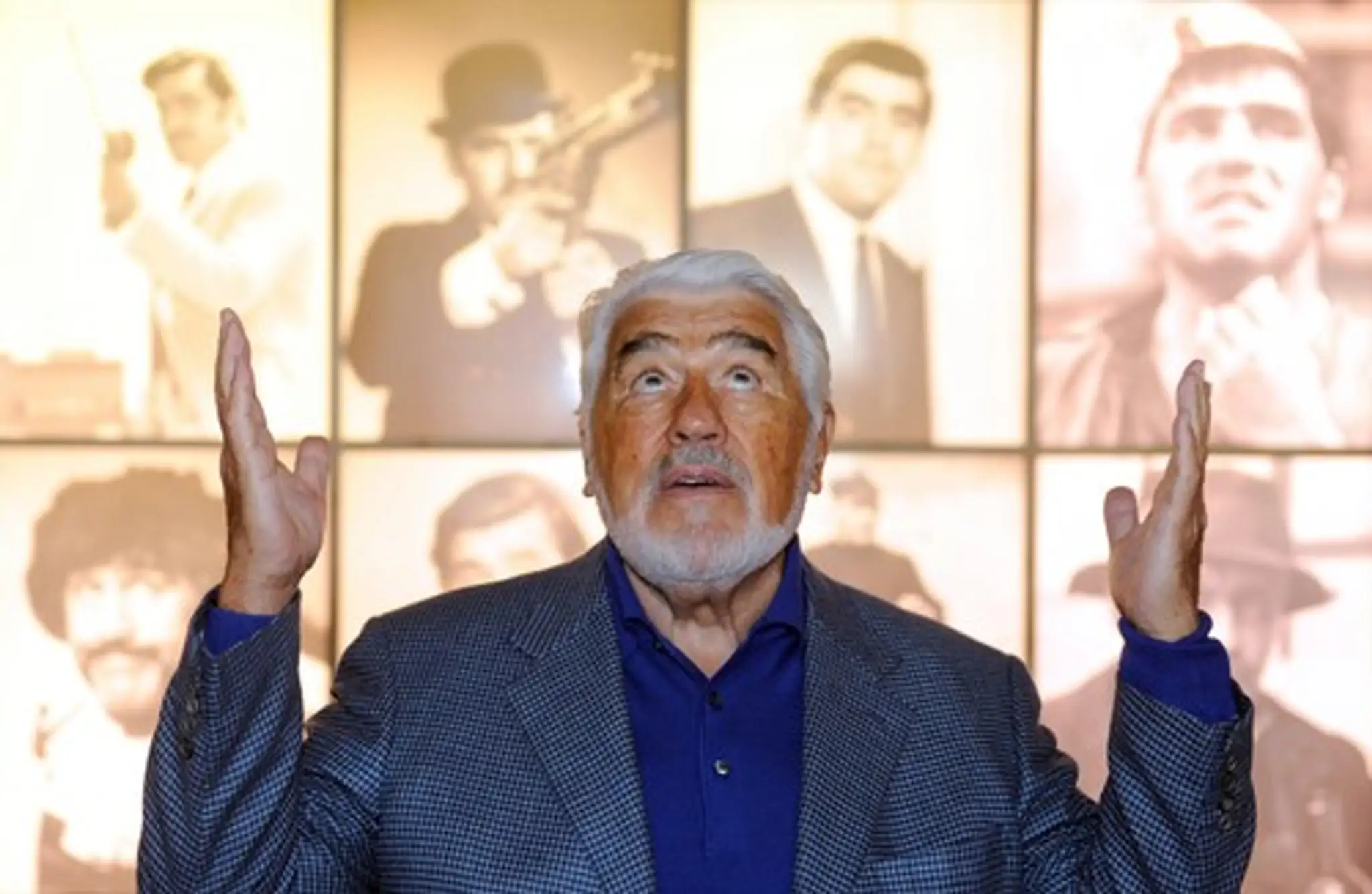 Nemecký herec Mario Adorf pózuje počas výstavy s názvom „Mario Adorf ...boese kann ich auch“ ( Mario Adorf – aj ja viem byť zlý) v Akadémii umení v Berlíne, , 1. februára 2012.