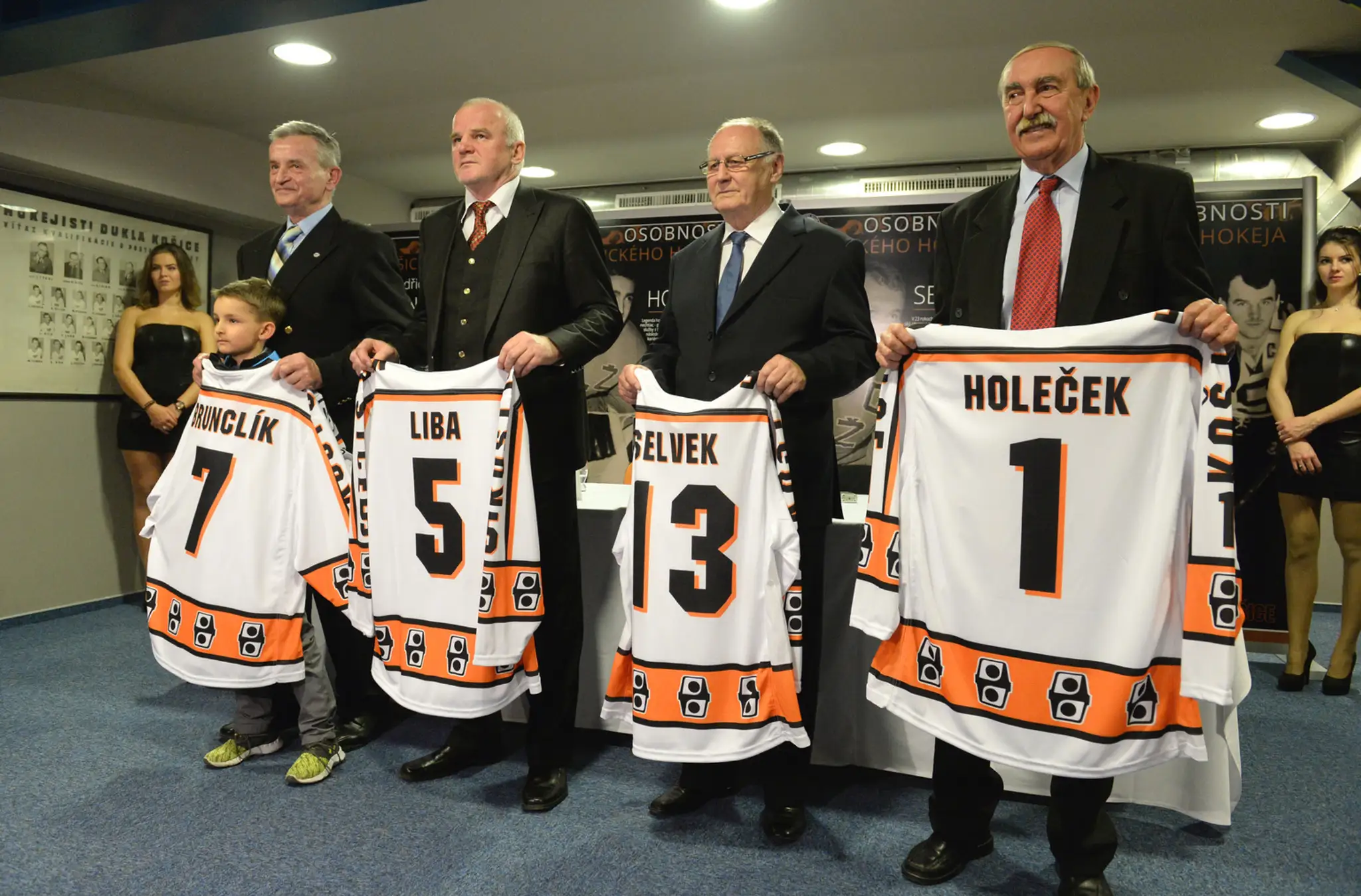 Na snímke zľava vnuk Bedřicha Brunclíka, Bedřich Brunclík, Igor Liba, Ján Selvek a Jiří Holeček.