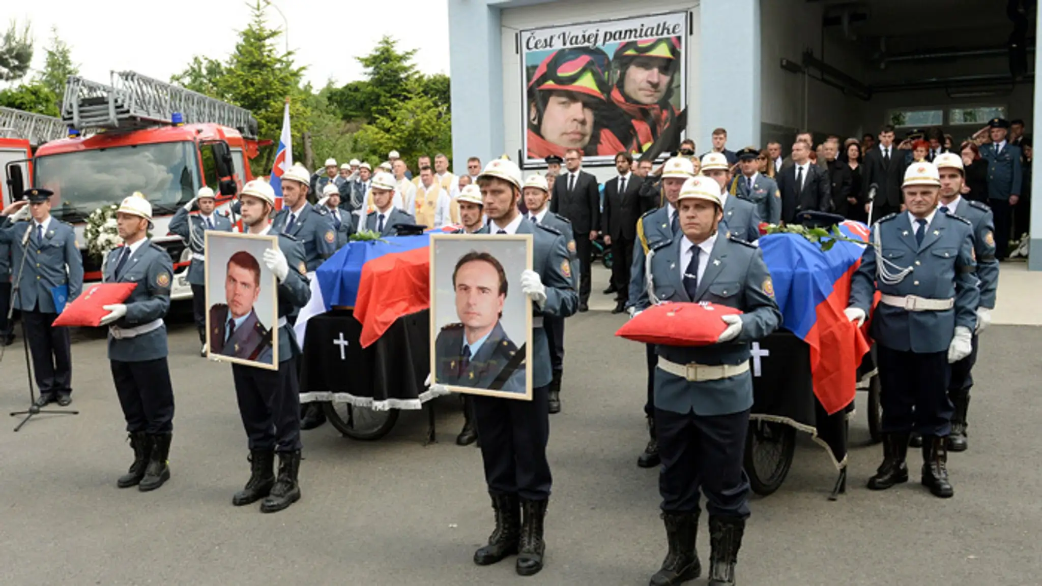 Posledná rozlúčka so zosnulými príslušníkmi OR HaZZ v Prešove Radoslavom Lackom a Petrom Toďorom.
