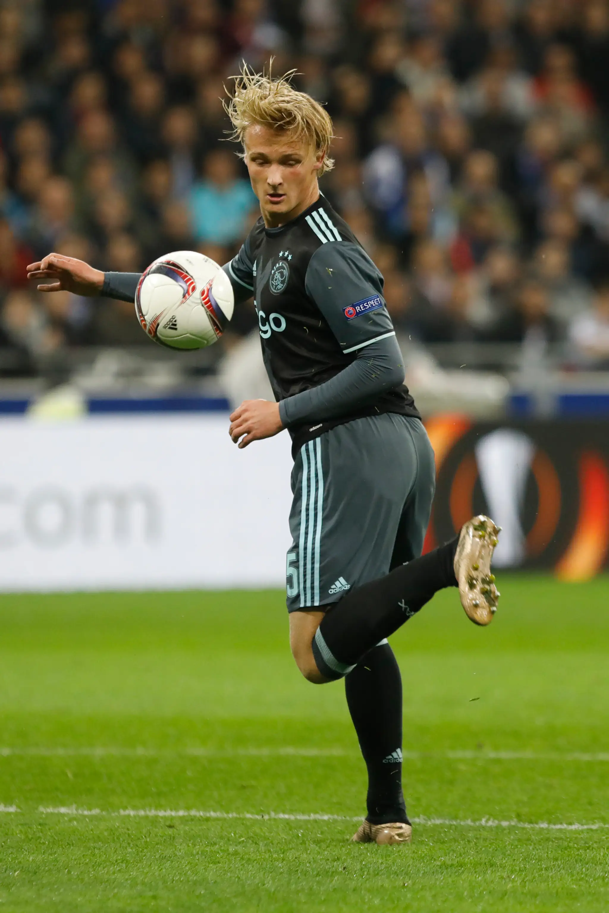 Útočník Ajaxu Kasper Dolberg v odvete semifinále EL proti Lyonu.