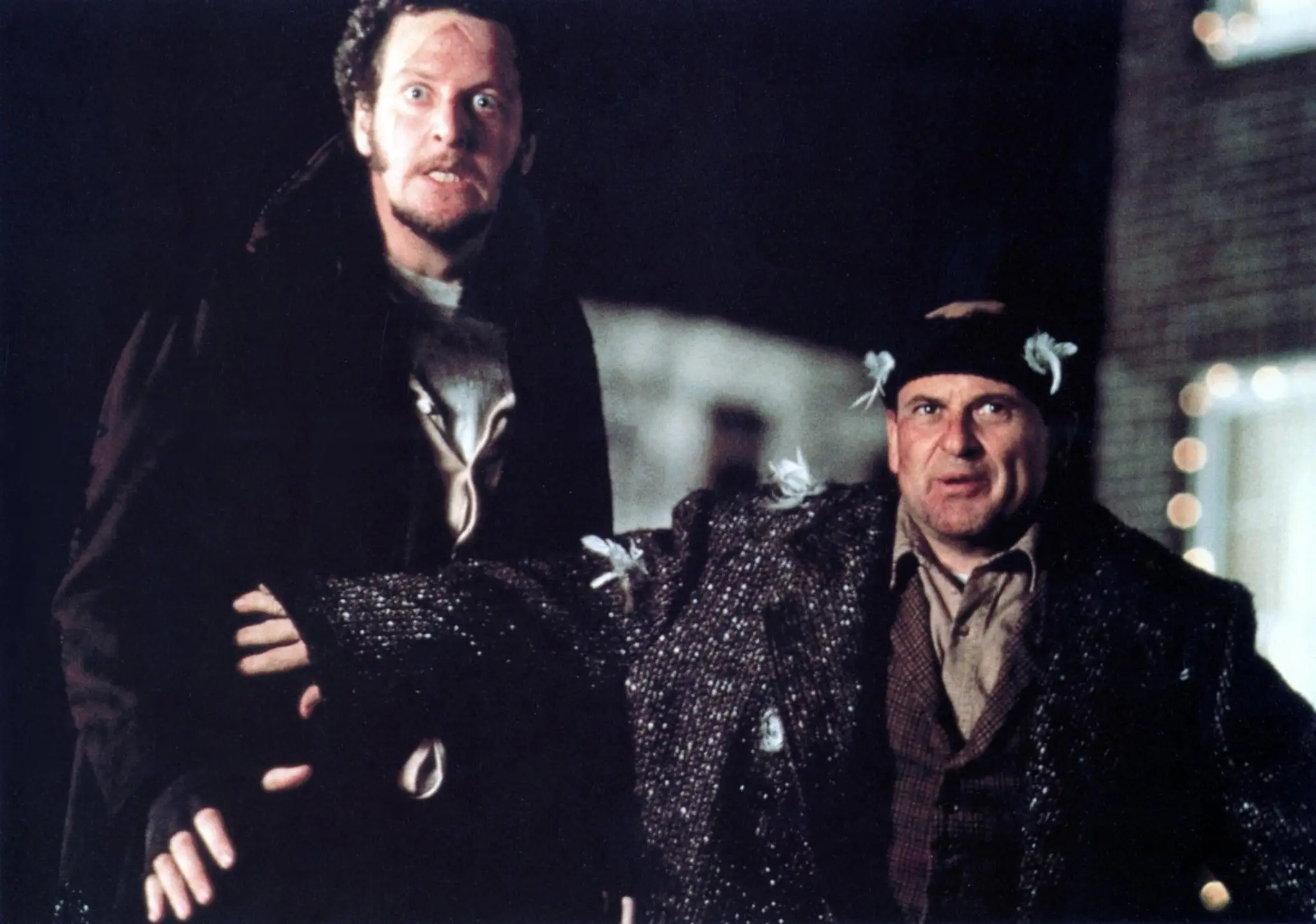 Joe Pesci a Daniel Stern ako zlodeji v Sám doma. 