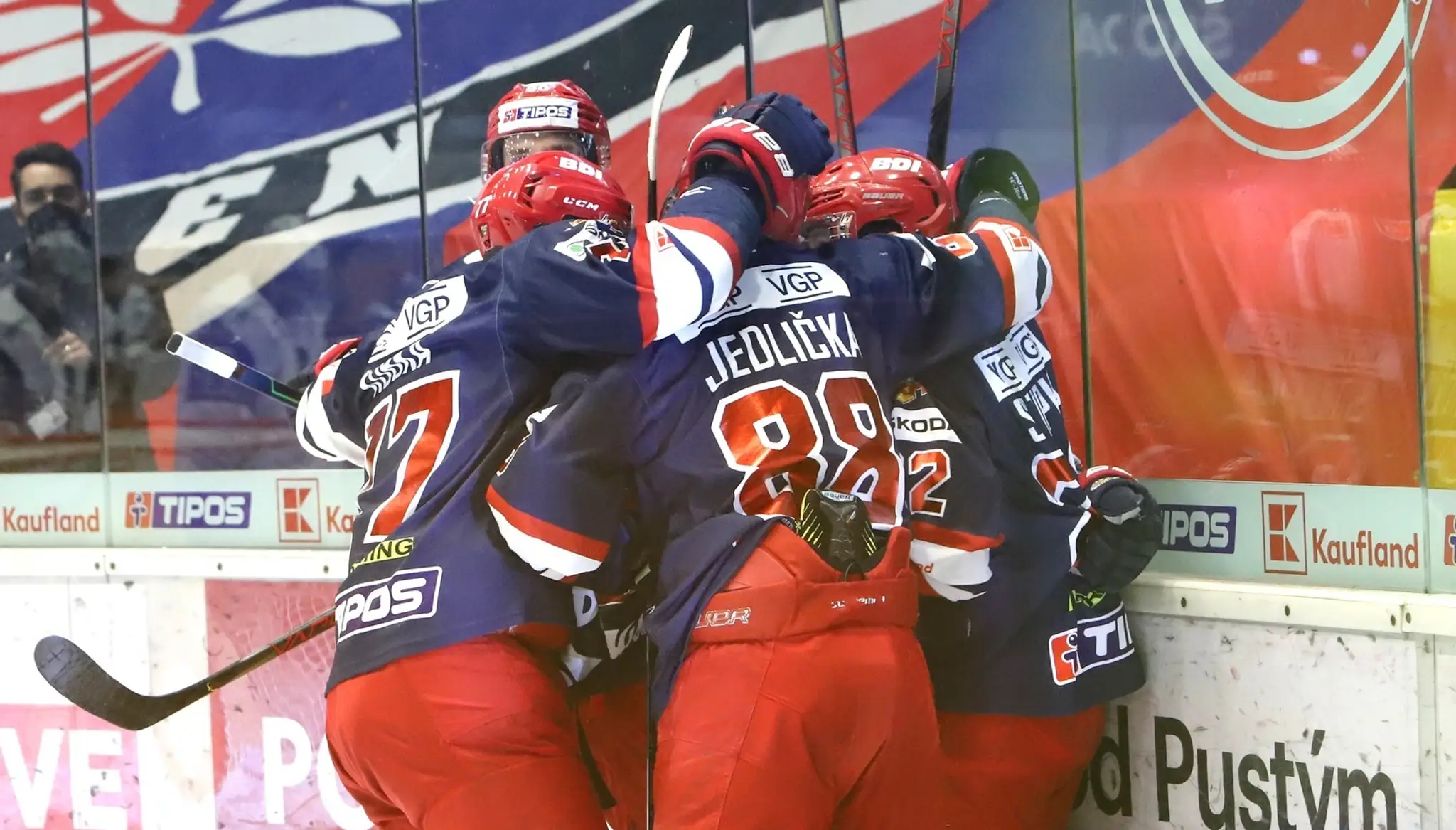 Na snímke gólová radosť Zvolena počas prvého zápasu finále Kaufland play off Tipos extraligy.