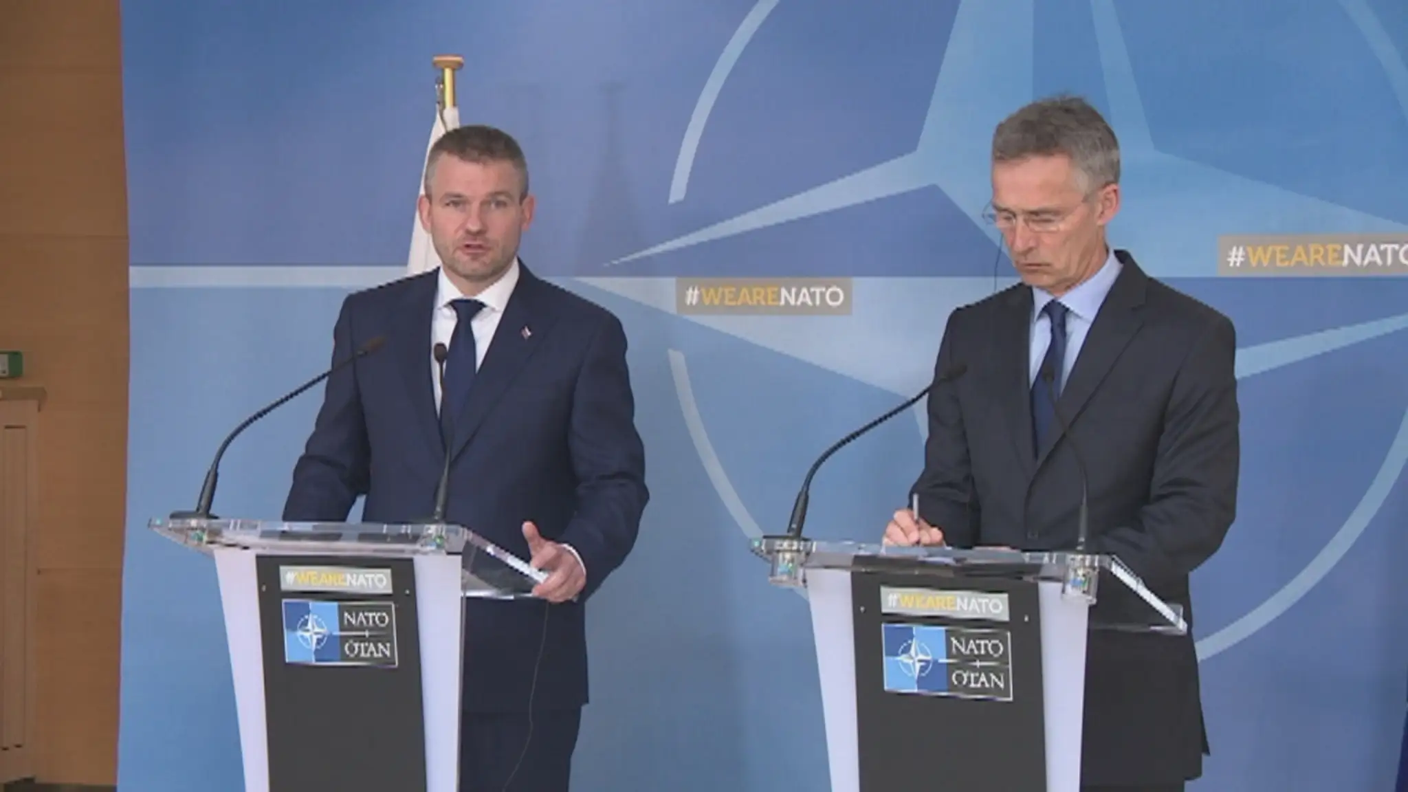 Peter Pellegrini sa stretol s generálnym tajomníkom NATO Jensom Stoltenbergom. 