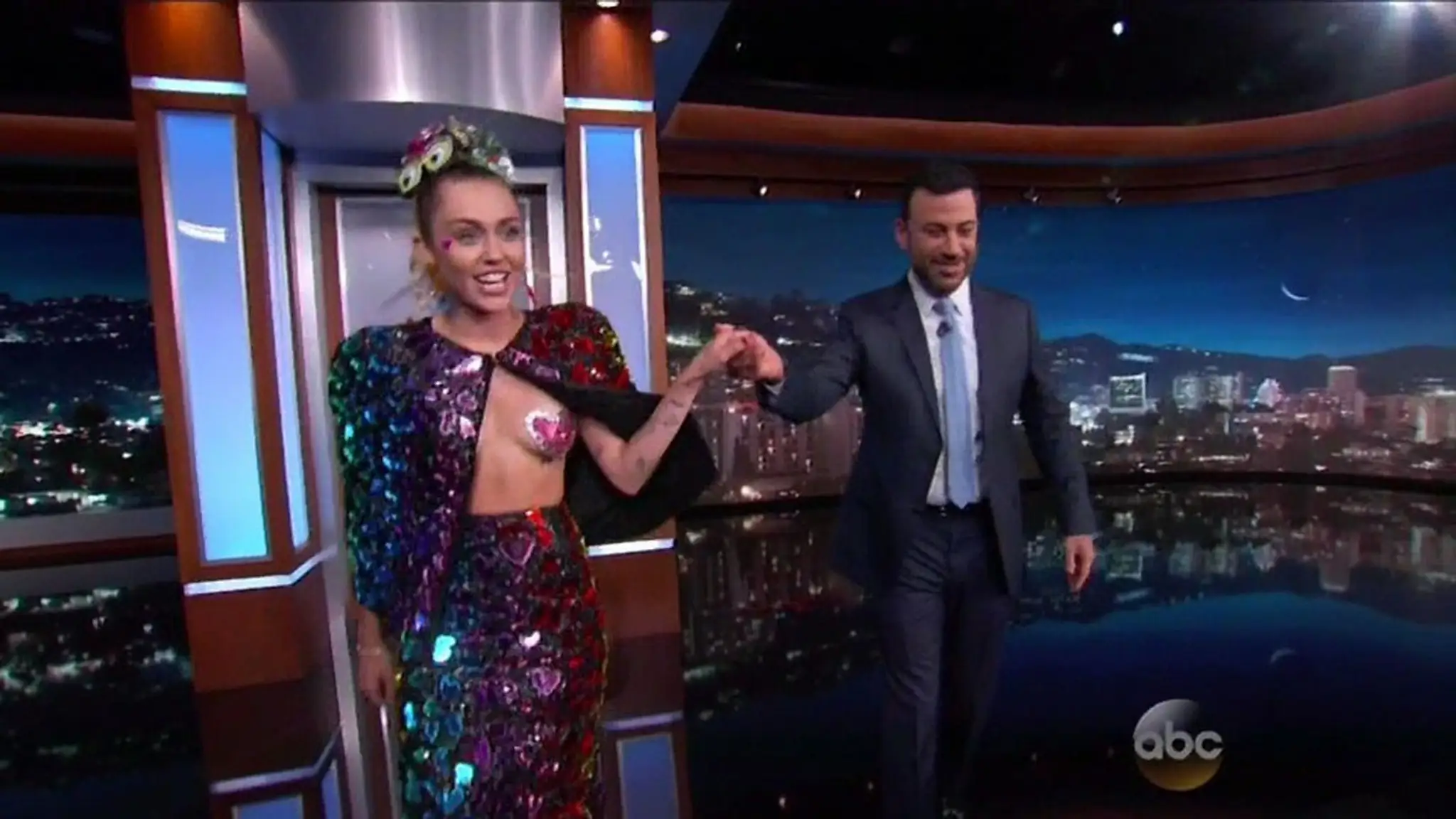Miley Cyrus v šou Jimmyho Kimmela.