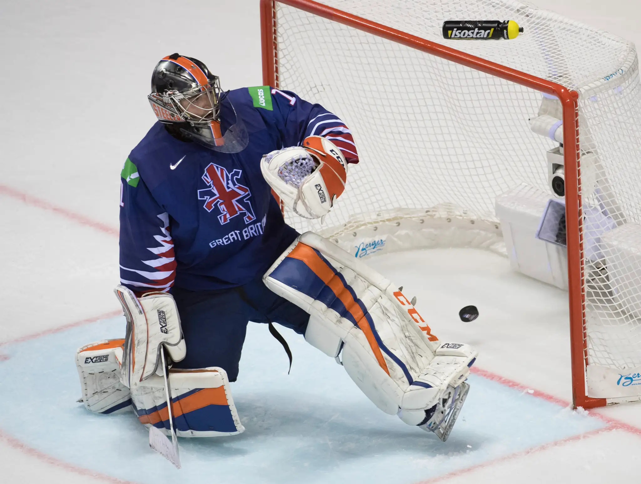 Sprava Adam Liška a Brit Brett Perlini v súboji v zápase na MS 2019.