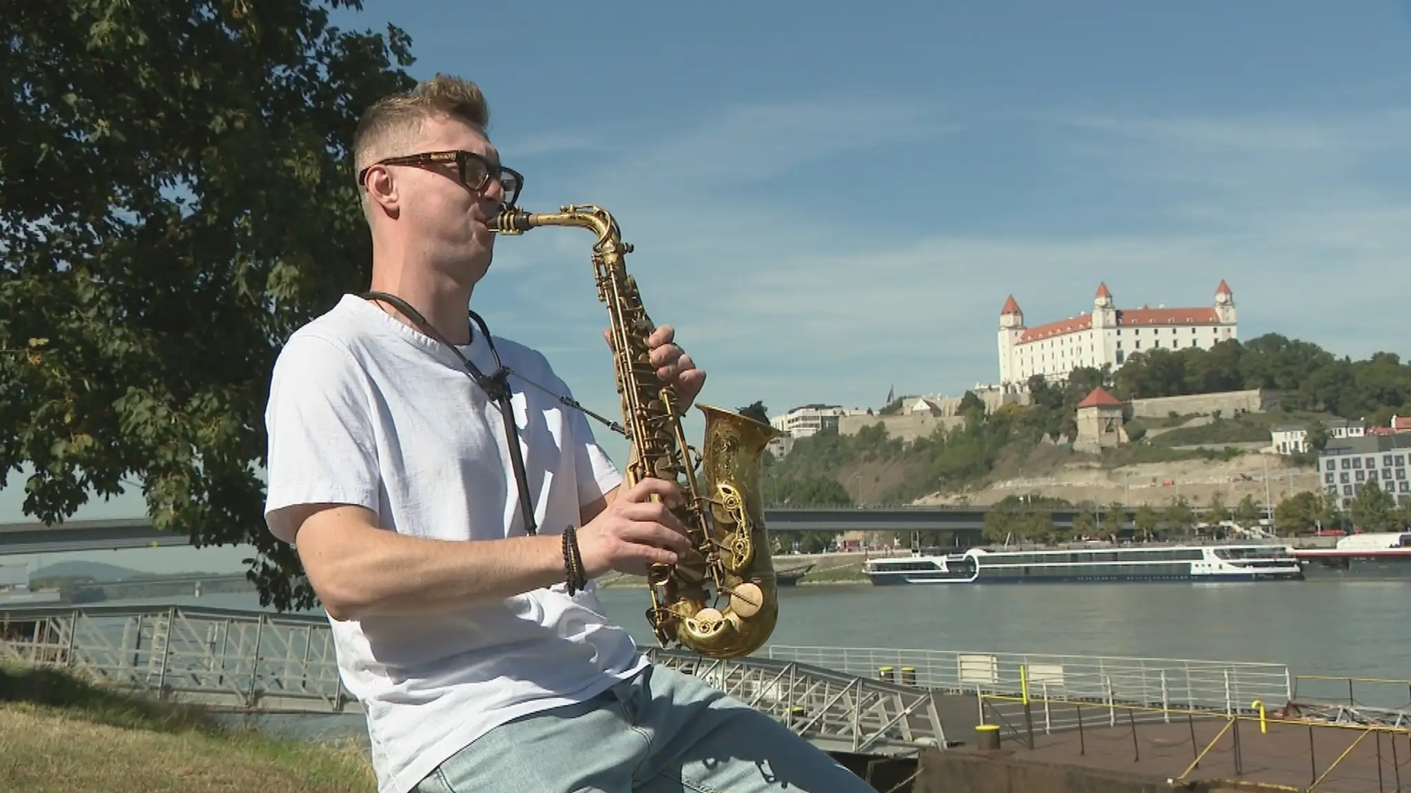 Keď Nikola zobral do ruky saxofón, bola to vraj láska na prvý tón.