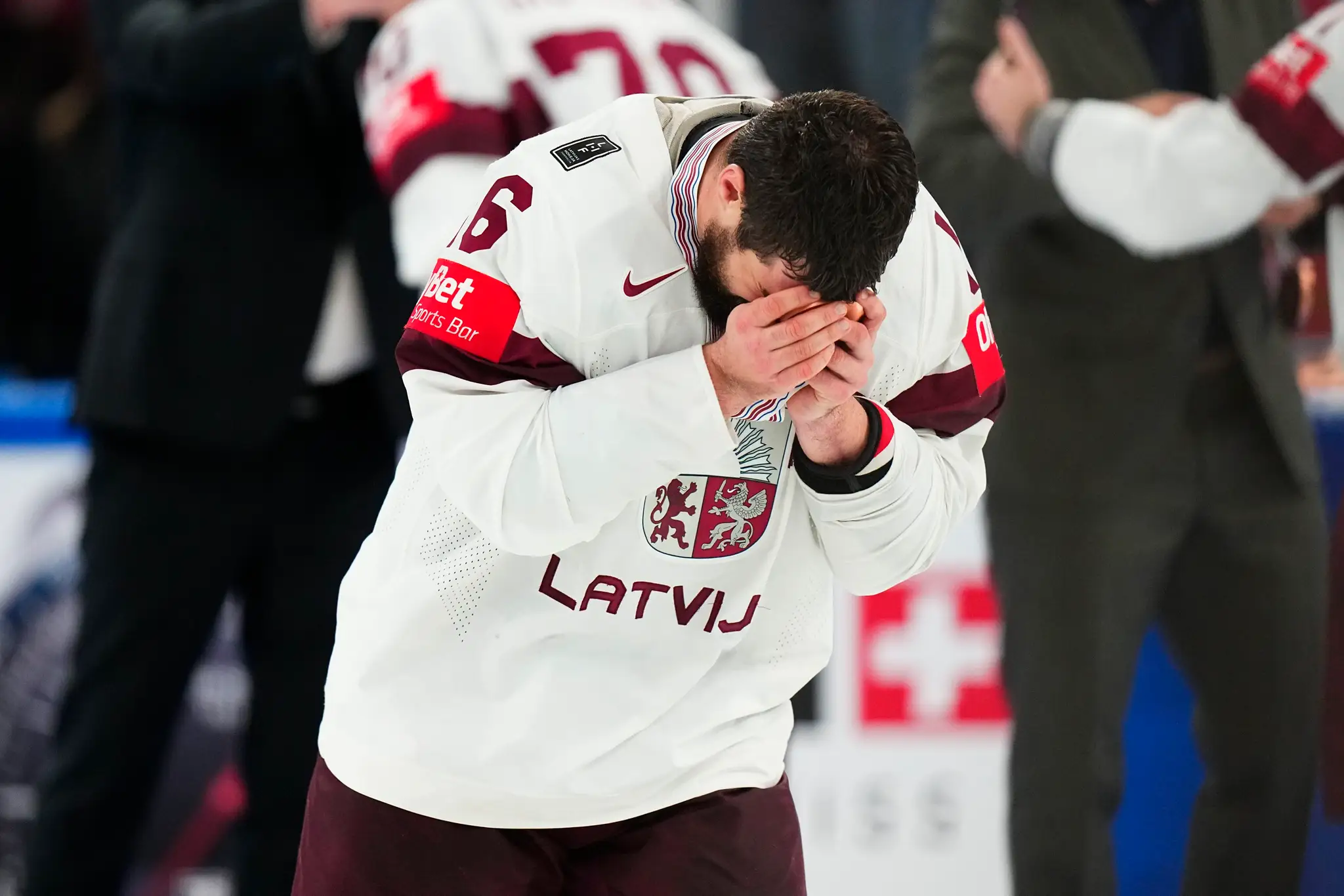 Kaspars Daugavins a jeho reakcia po zisku bronzovej medaily