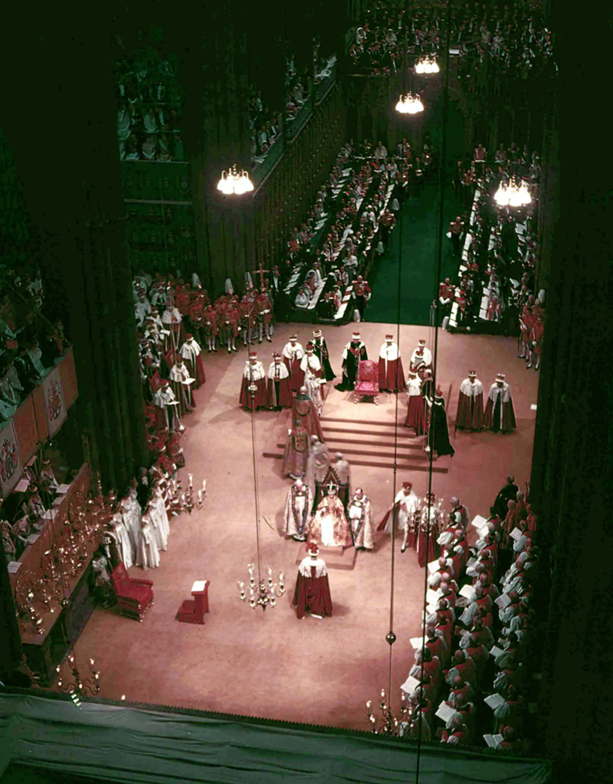 Korunovácia britskej kráľovnej Alžbety II. vo Westminsterskom opátstve 2. juna 1953. 