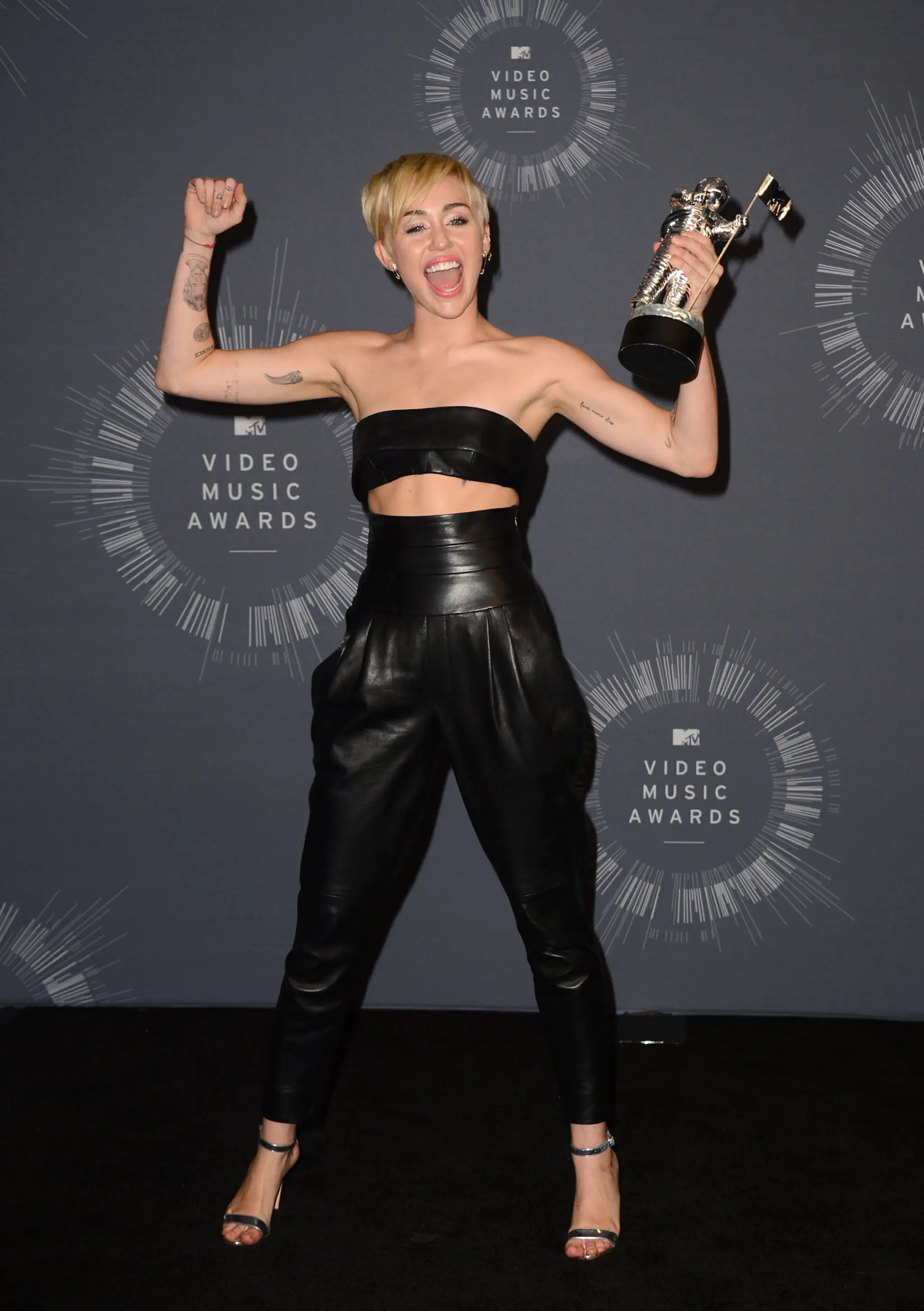 2014_MTV_Video_Music_Awards_-_Press_Room270620178332.jpg