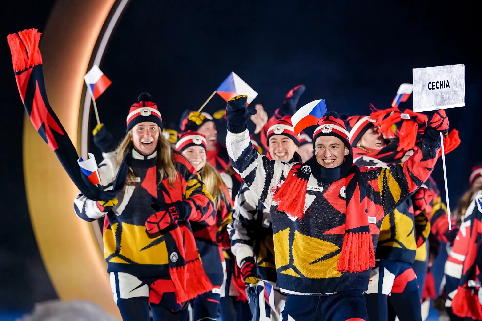 Na snímke českí olympionici počas otváracieho ceremoniálu.