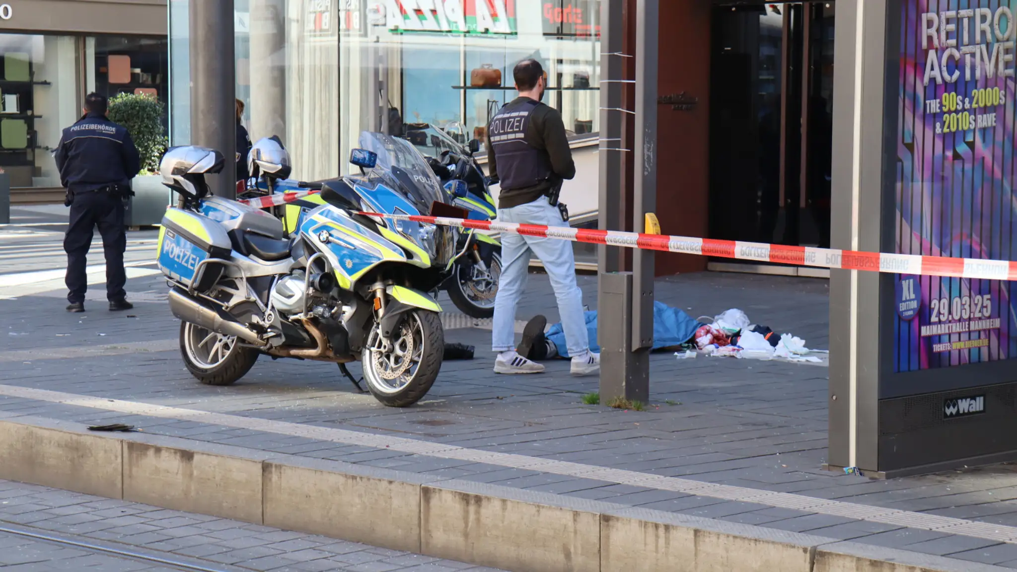 Auto vrazilo do davu ľudí v centre Mannheimu.