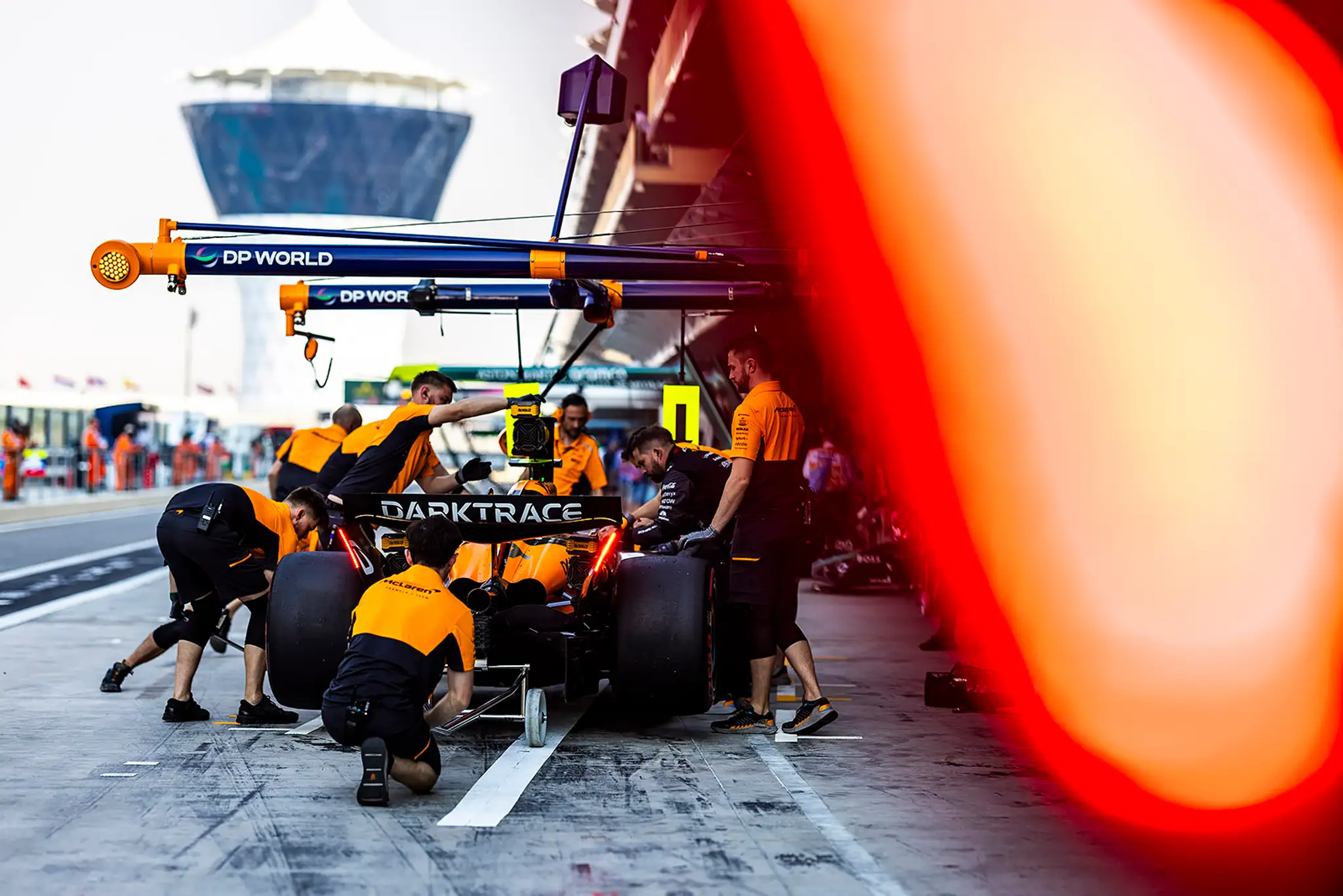McLaren v Abú Zabí bojoval o Pohár konštruktérov.