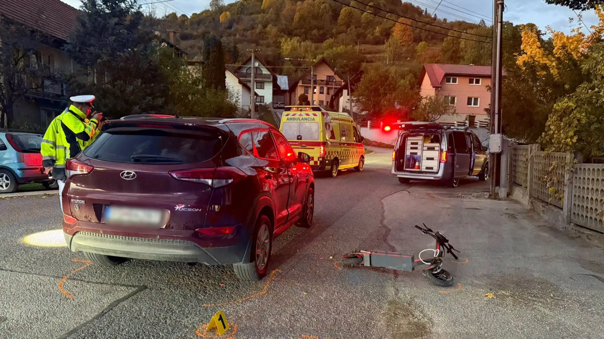 Desaťročný chlapec viezol na elektrickej kolobežke svojho deväťročného kamaráta.