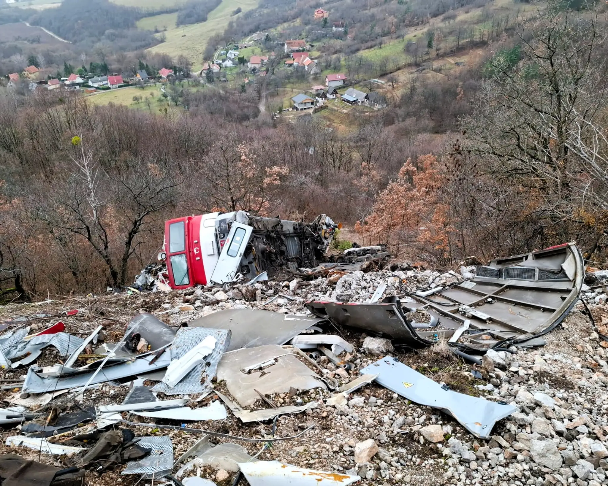 Pri Jablonove nad Turňou odstránili poškodený vozeň