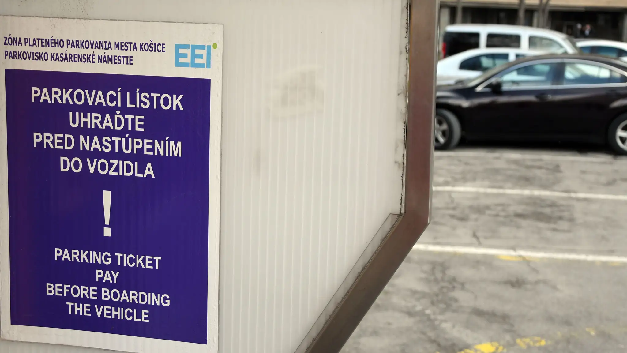 Na archívnej snímke parkovisko spoločnosti EEI na Kasárenskom námestí v Košiciach.