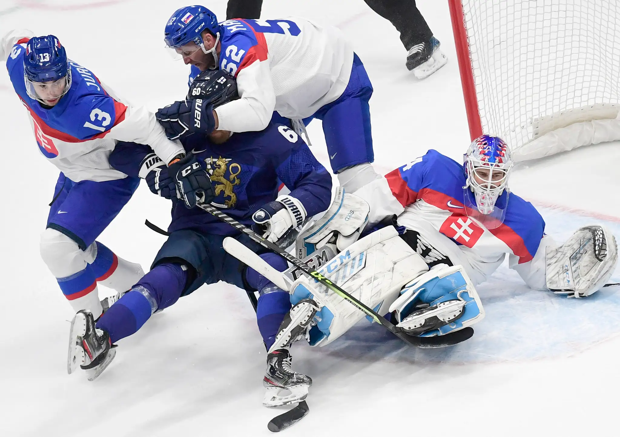 Sprava Patrik Rybár a Martin Marinčin (Slovensko), Fín Markus Grandlund a Tomáš Jurčo (Slovensko) v semifinále ZOH 2022.