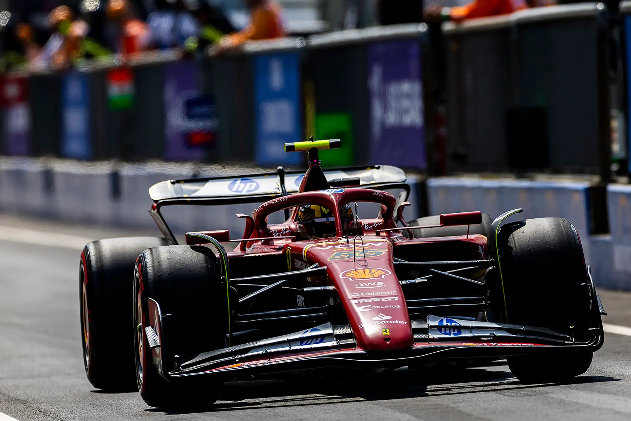 Carlos Sainz na trati v Monze.