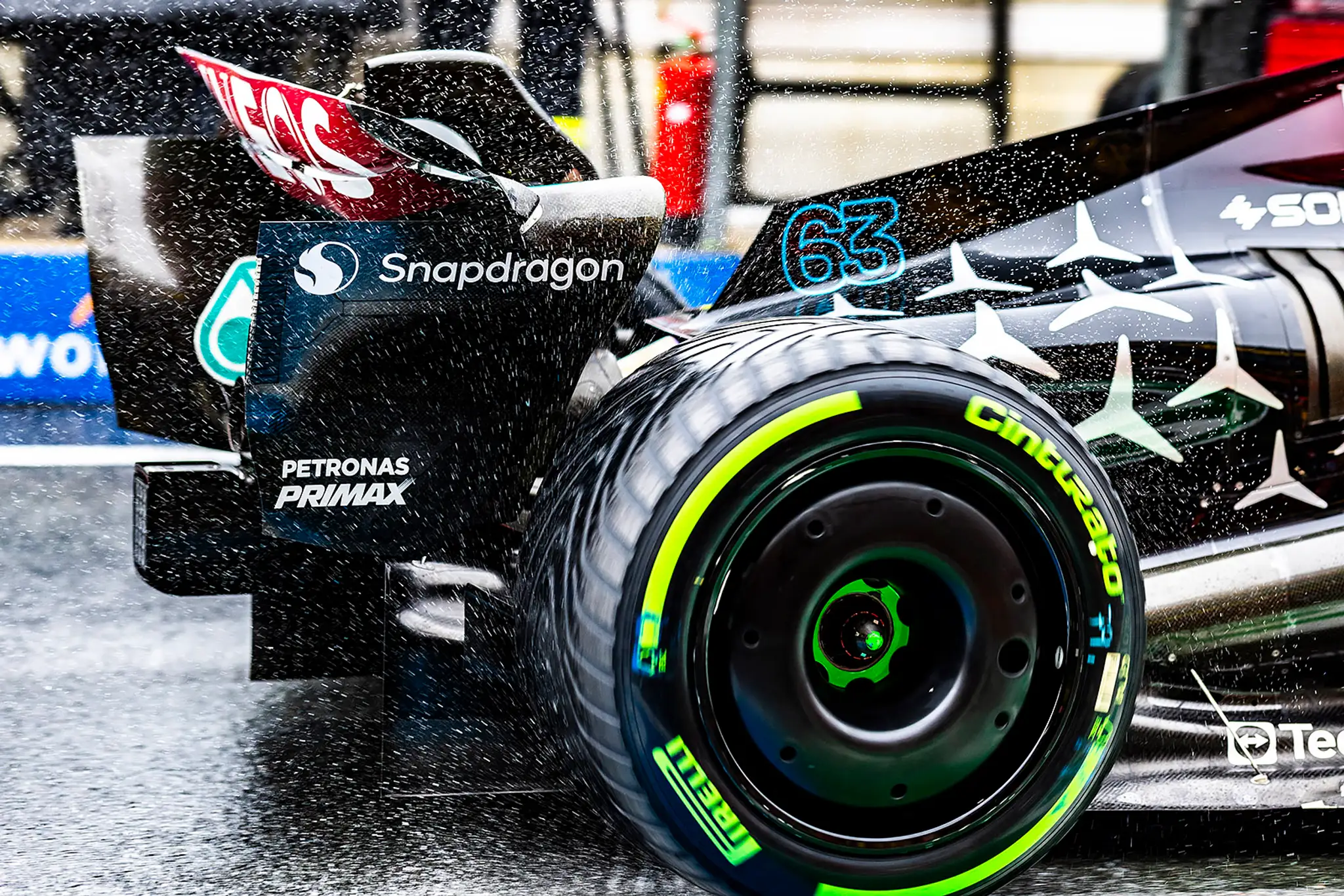 Pneumatika monopostu Mercedesu.