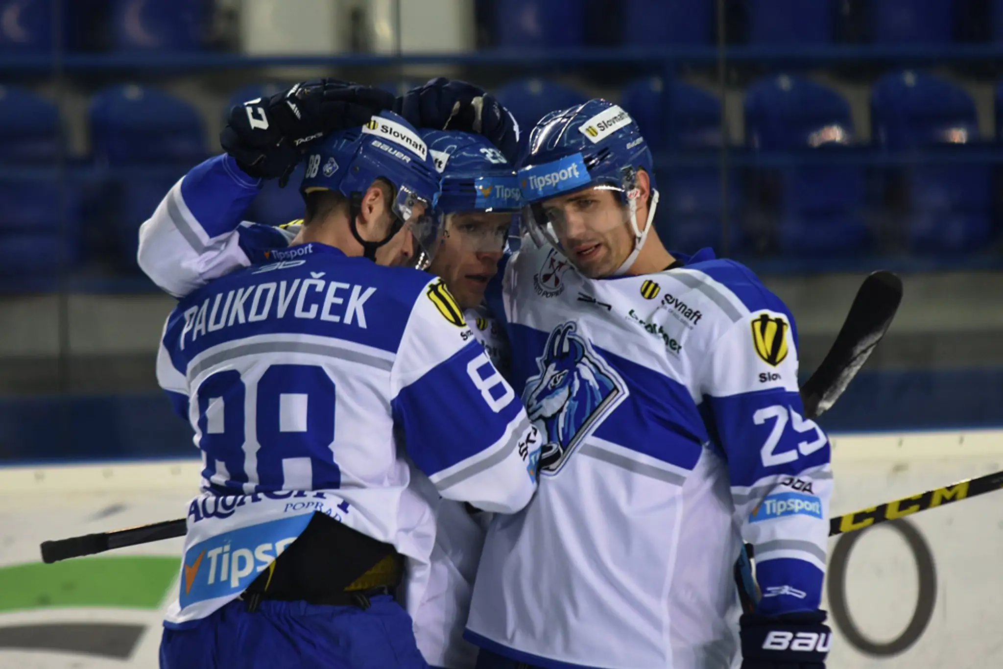 Na snímke zľava Lukáš Paukovček, Luboš Bartečko a Radoslav Suchý z Popradu