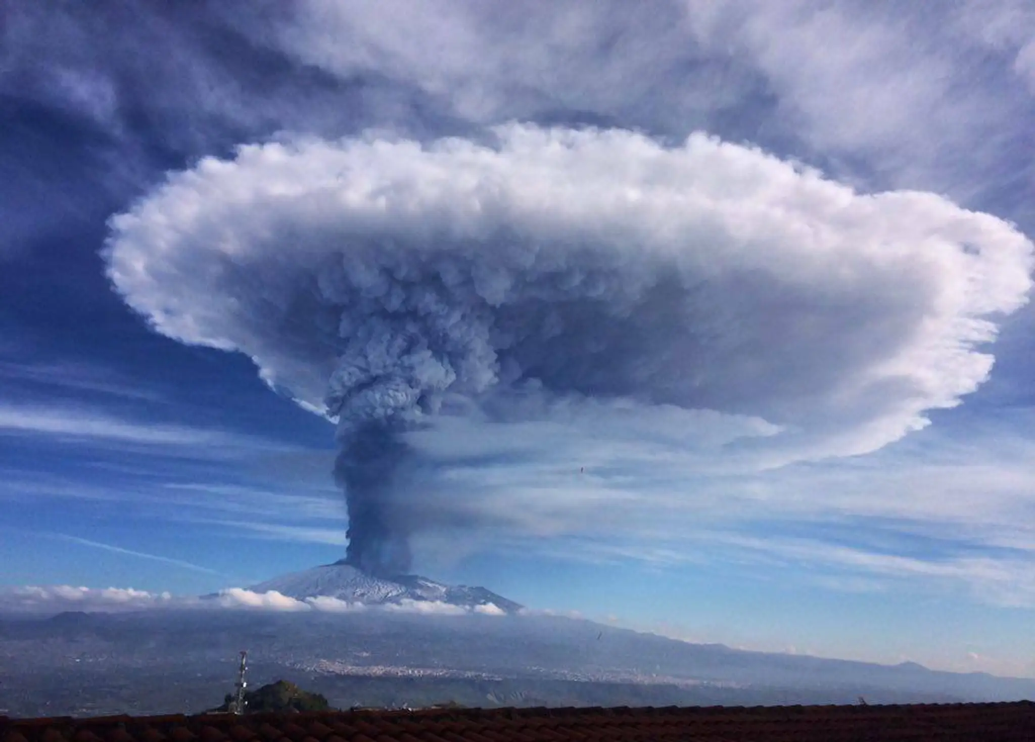 Etna opäť vybuchuje