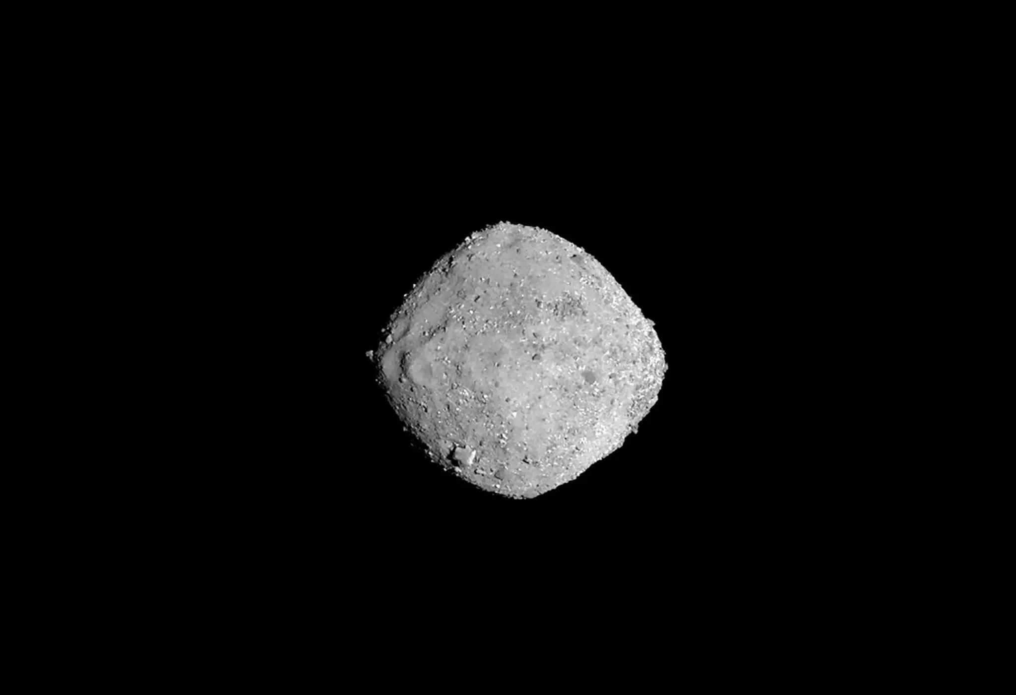 Snímka asteroidu Bennu, ktorú v roku 2018 urobila sonda NASA OSIRIS-REx.