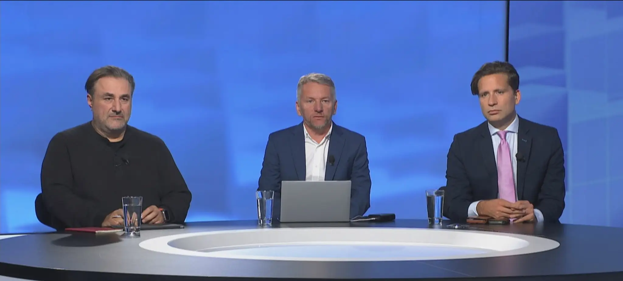 Odborníci v štúdiu TV Nova. 