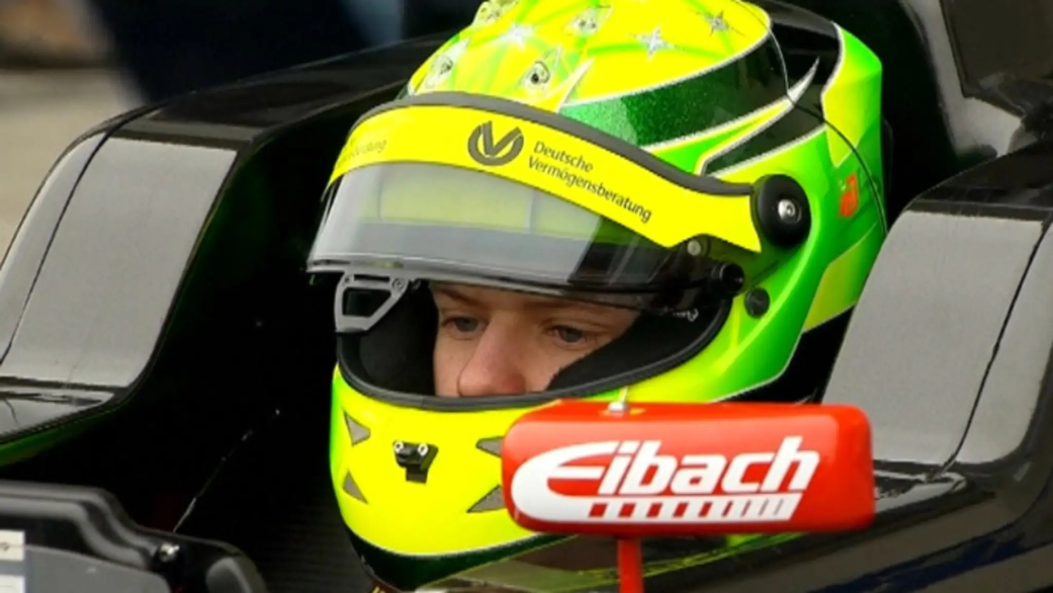 Mick Schumacher v kokpite formuly F4.