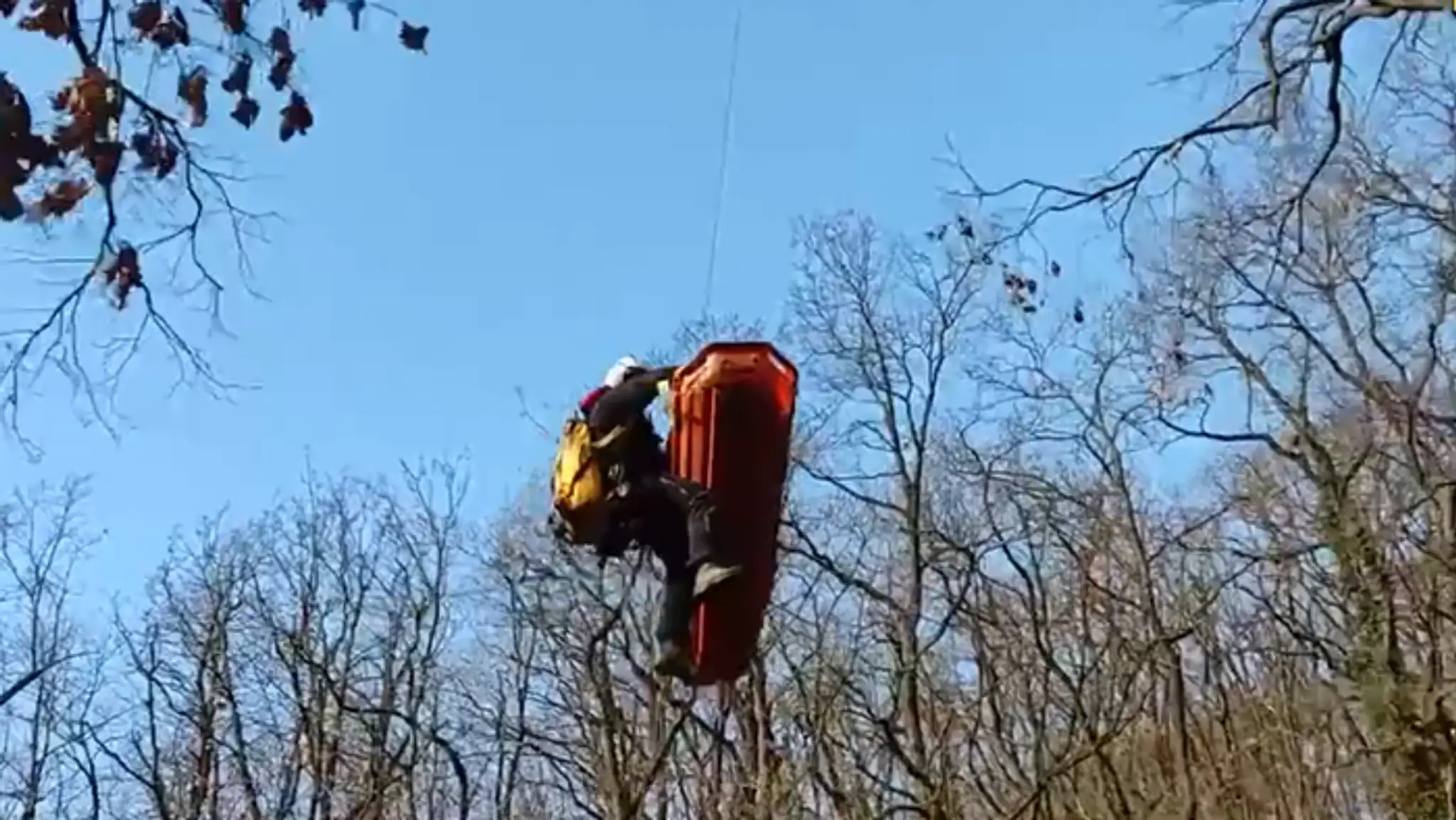Záchrana zraneného muža