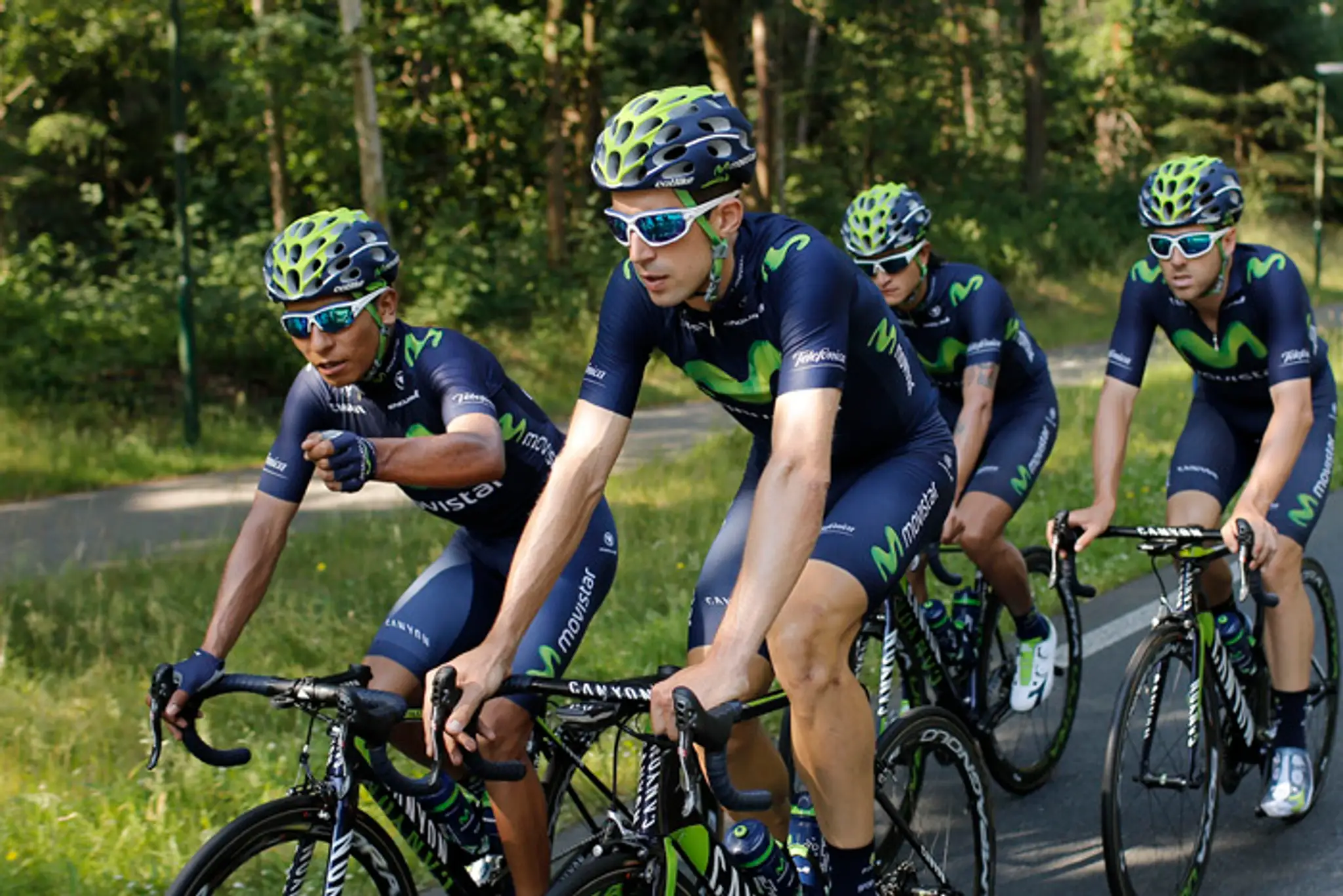 Tím Movistar s lídrom Nairo Quintanom (vľavo).