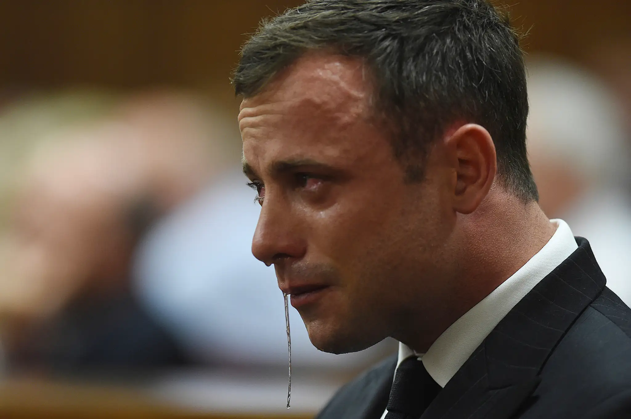 Oscar Pistorius počúva verdikt sudkyne.