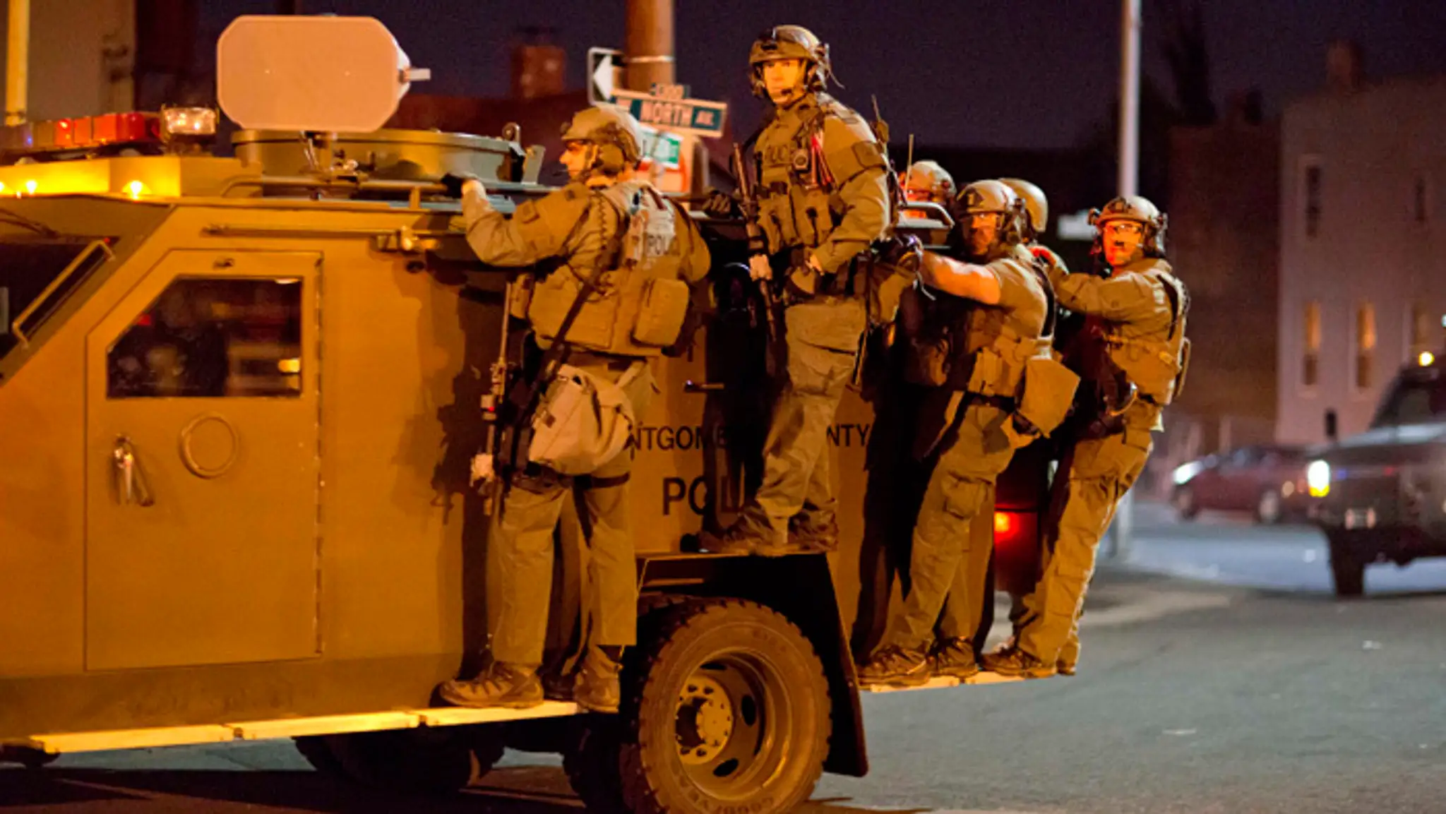 V Baltimore dohliadajú na bezpečnosť tisícky policajtov.