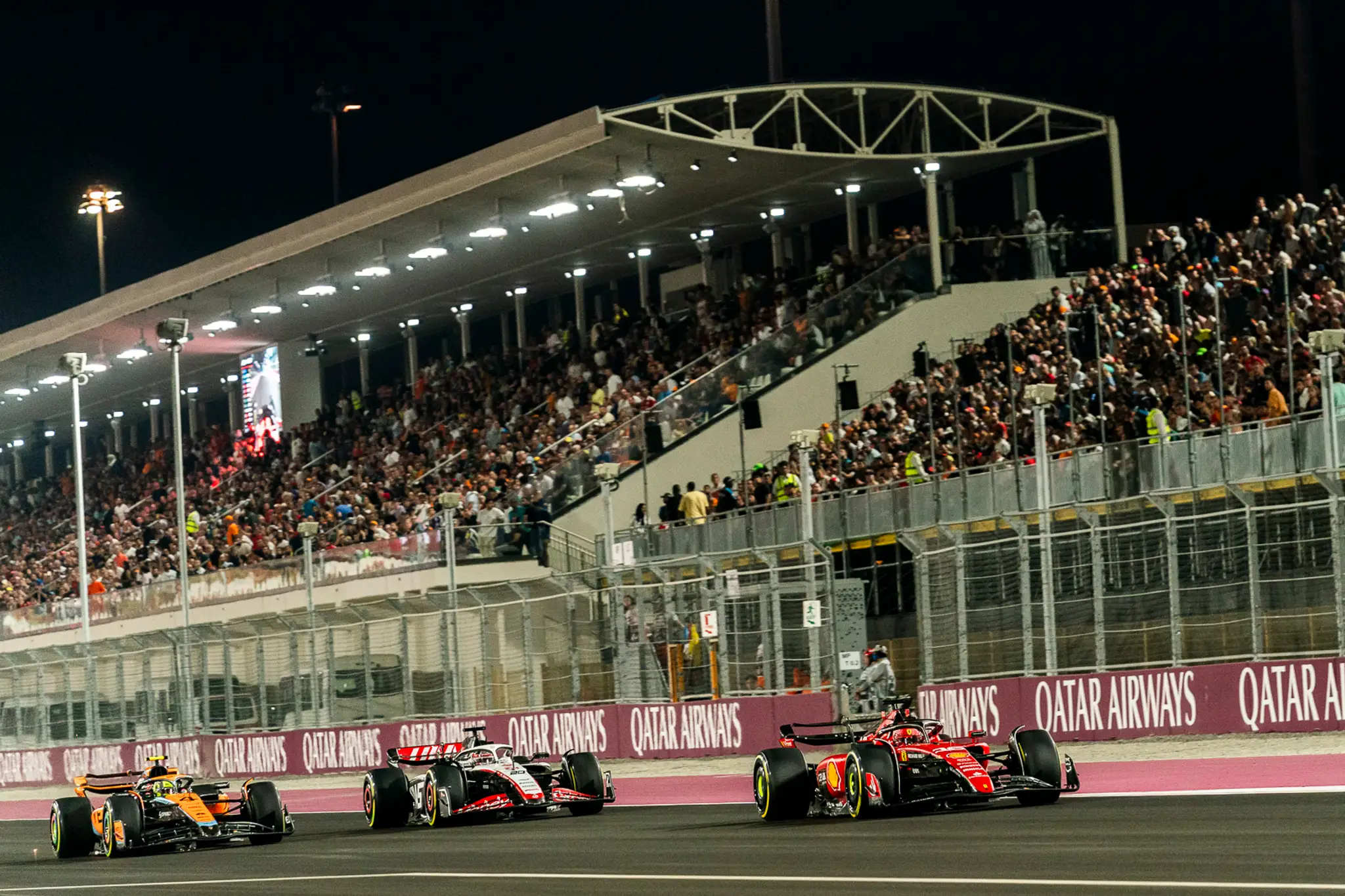Španielsky pilot Charles Leclerc počas nedeľňajších pretekov.