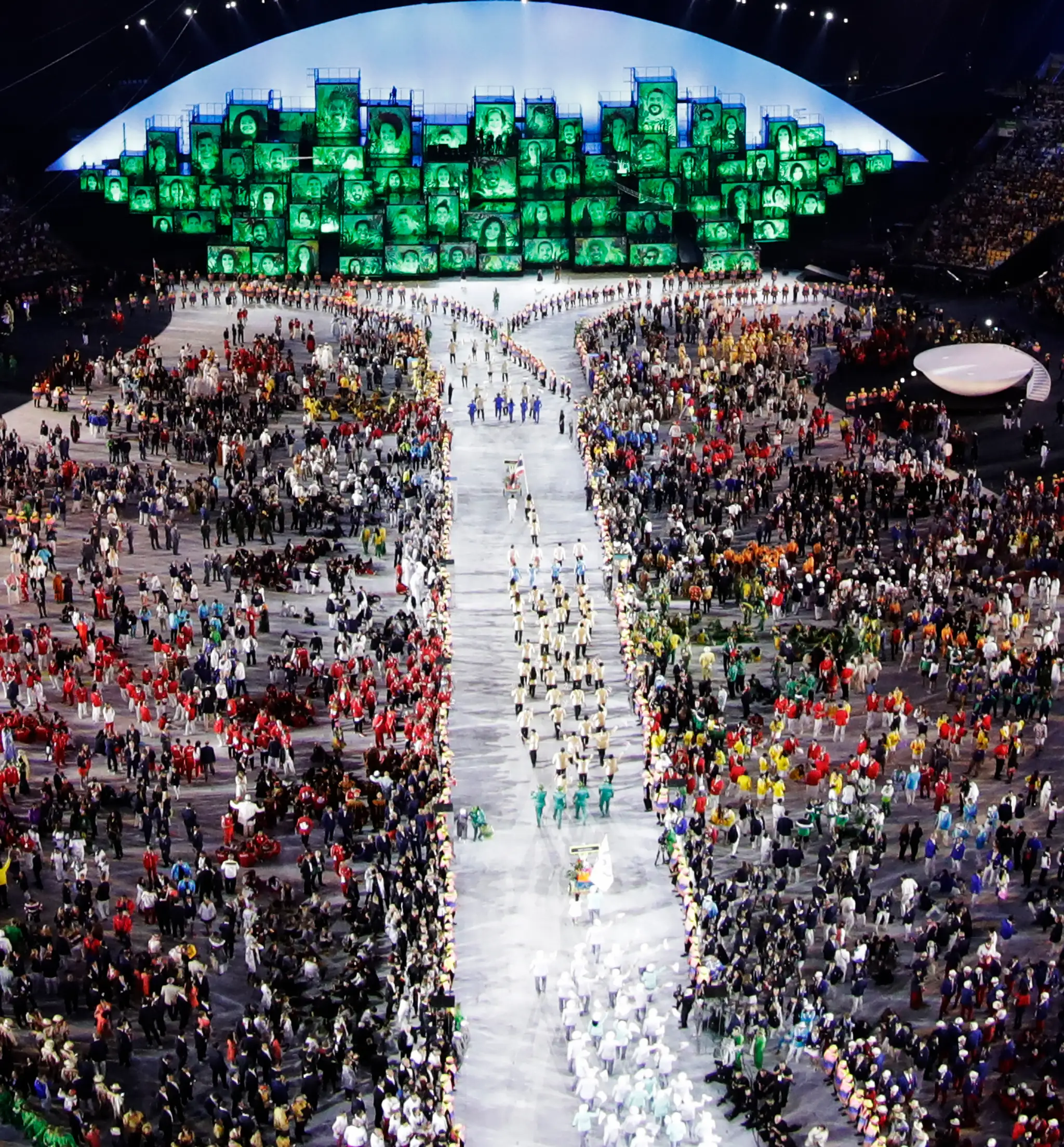 Pohľad na štadión Maracana počas otváracieho ceremoniálu OH v Riu.