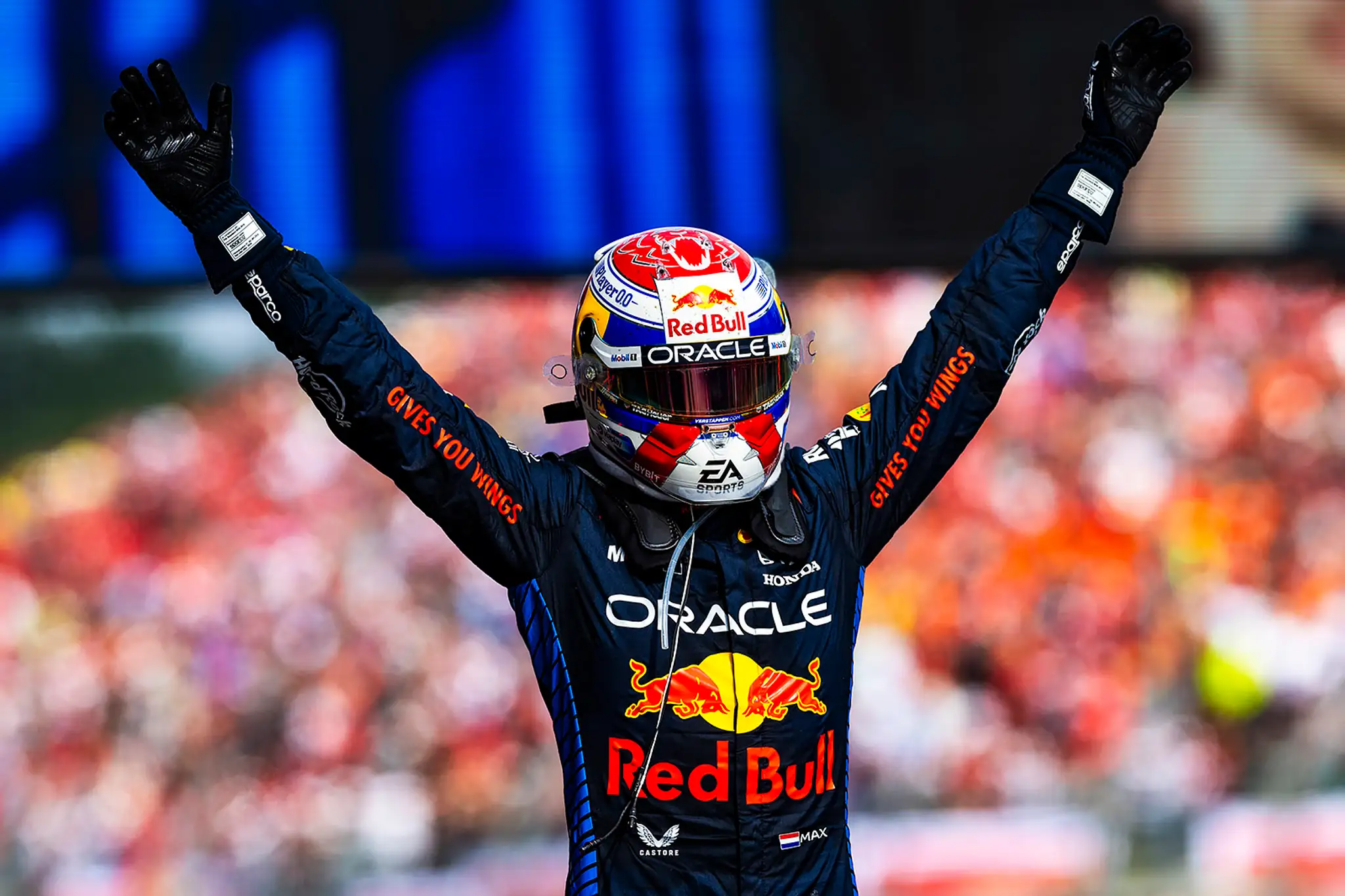 Holanďan Max Verstappen na Red Bulle oslavoval ďalší triumf.