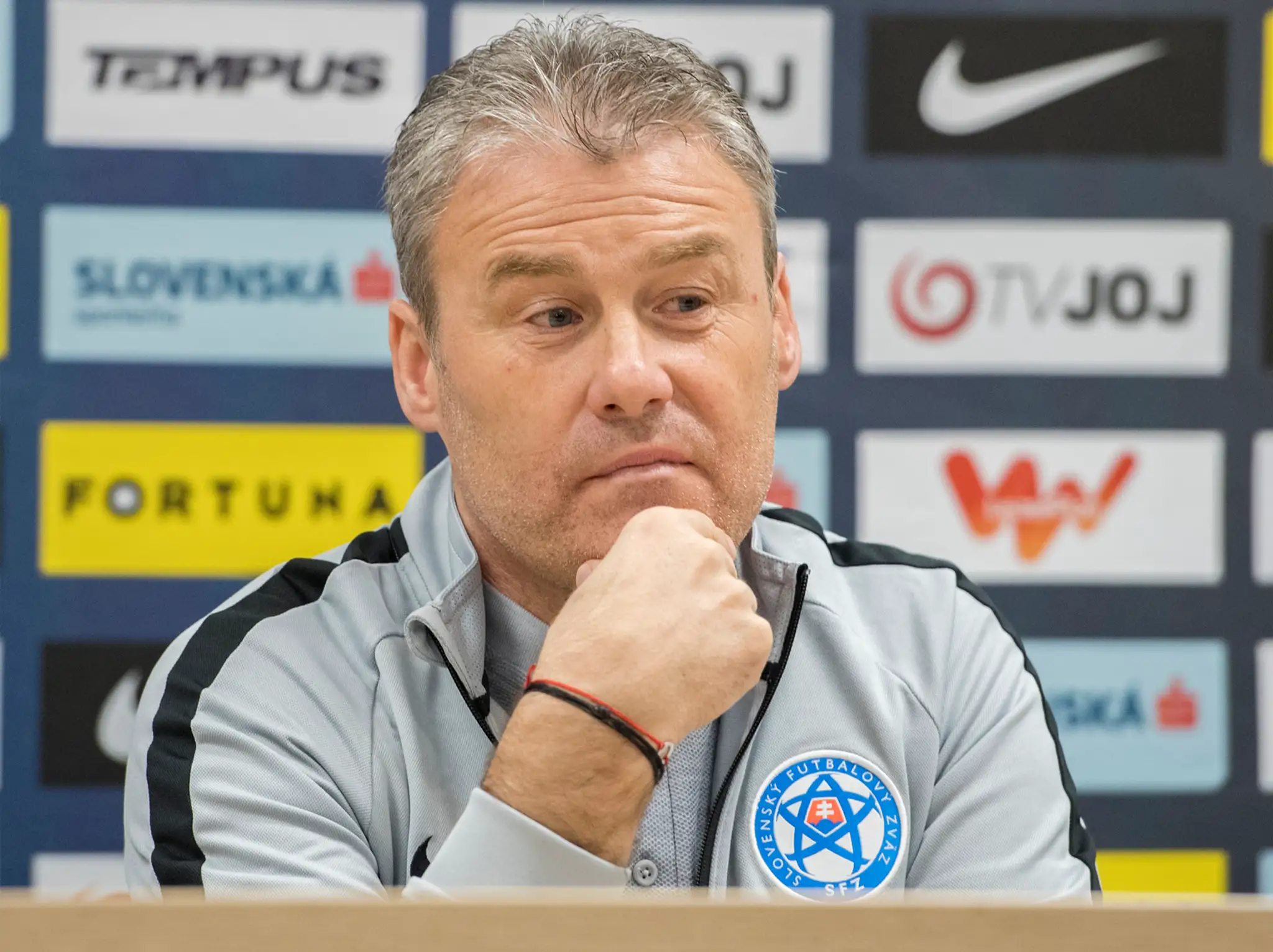 Sprava Tréner futbalovej reprezentácie Pavel Hapal a kapitán Marek Hamšík počas tlačovej konferencie pred duelom s Maďarskom.