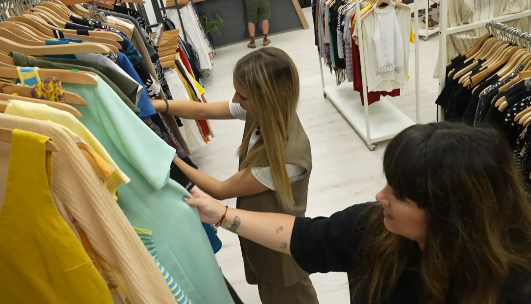Inšpirácia zo second handu: Vyskladali sme vám outfity 