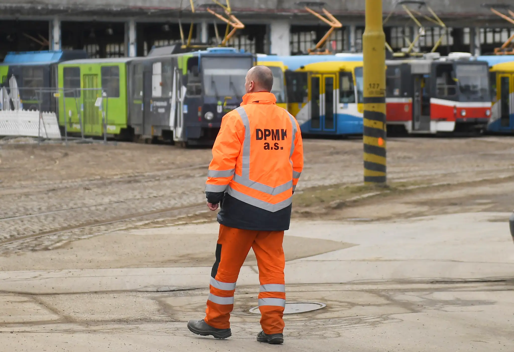 Zamestnanec DPMK počas štrajku.