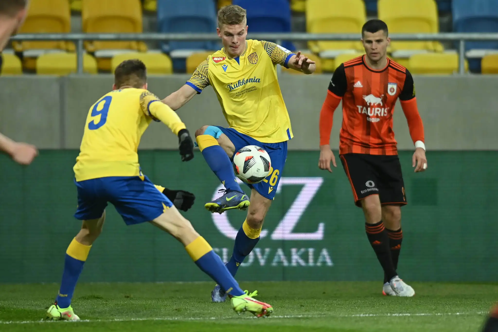 János Hahn, András Schäfer (obaja DAC) v zápase Fortuna ligy proti Ružomberku.