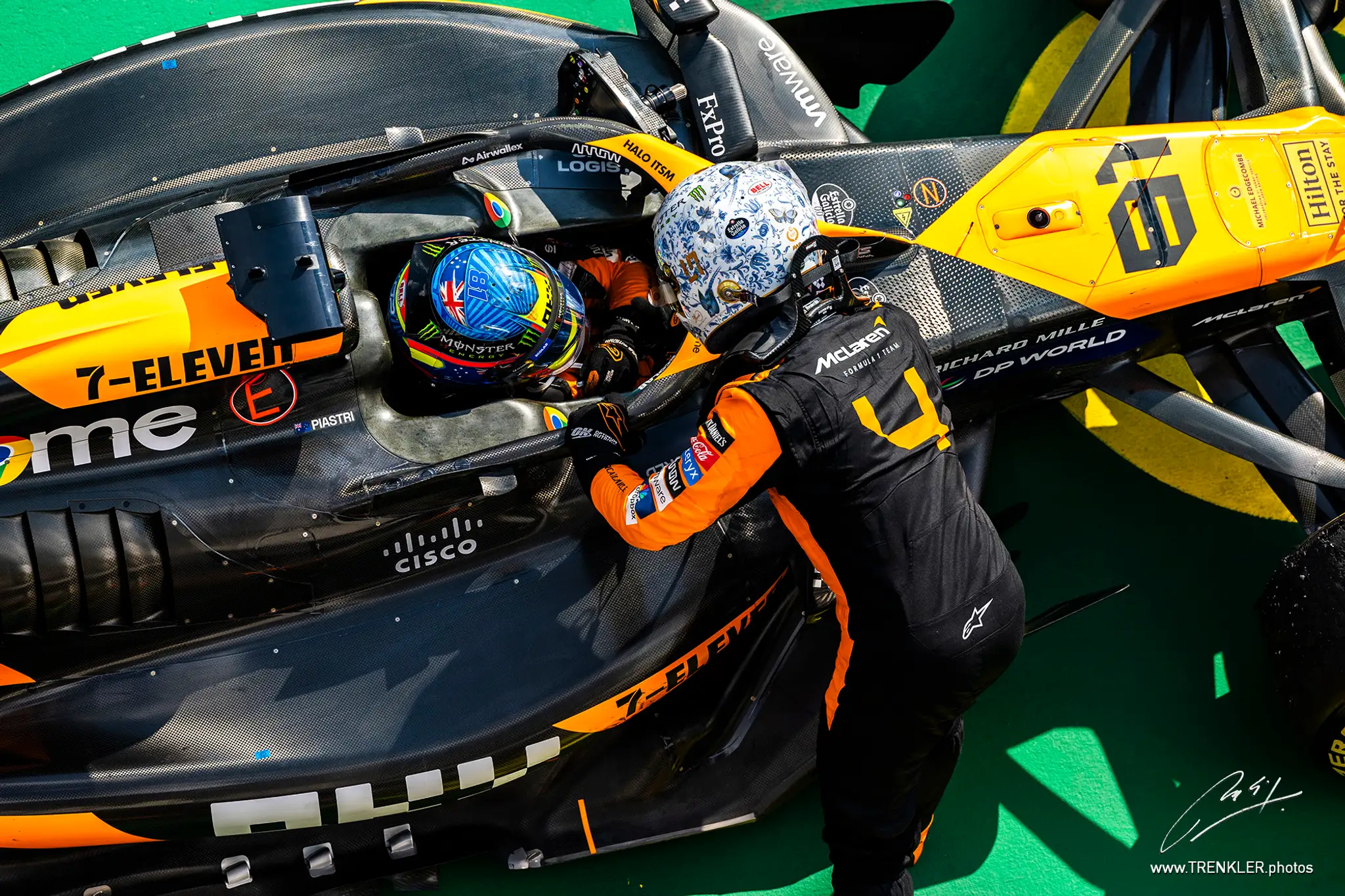 Dvojica pilotov McLarenu Lando Norris a Oscar Piastri.