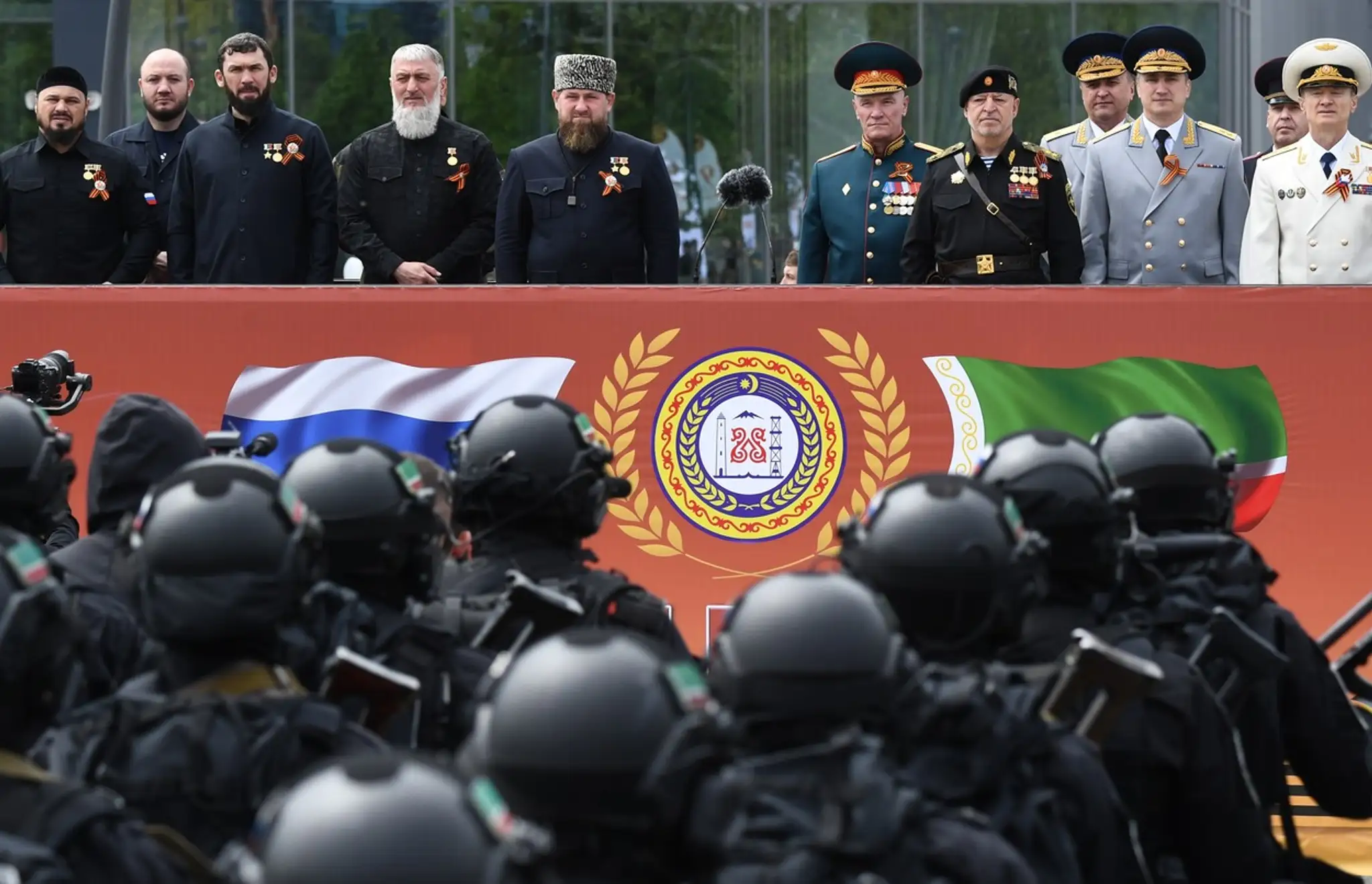 Čečenský prezident Ramzan Kadyrov počas osláv Dňa víťazstva v Groznom.