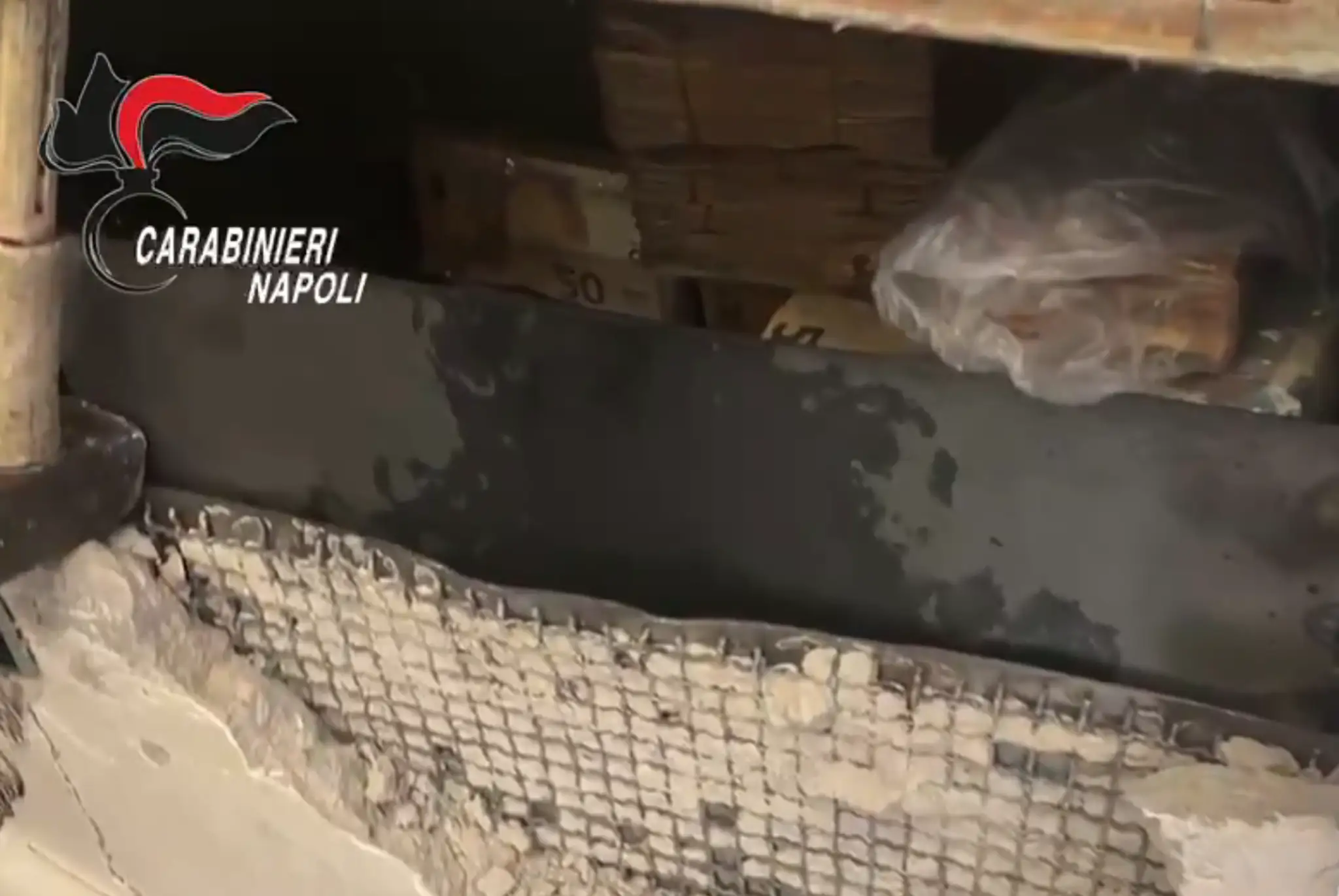 Mafiánska skrýša v stenách bytu.