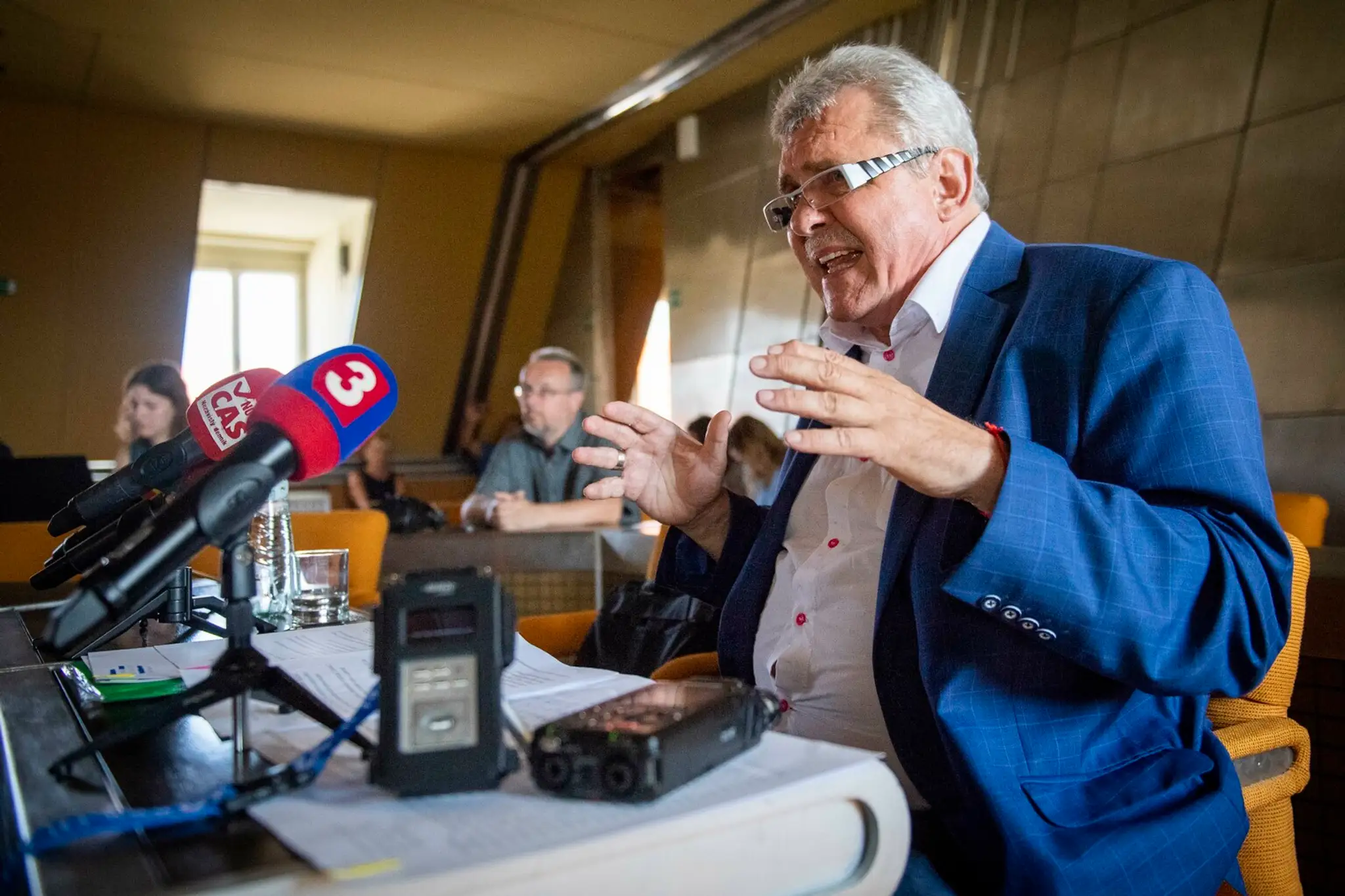 Poslanec Peter Marček pred Zahraničným výborom NR SR 