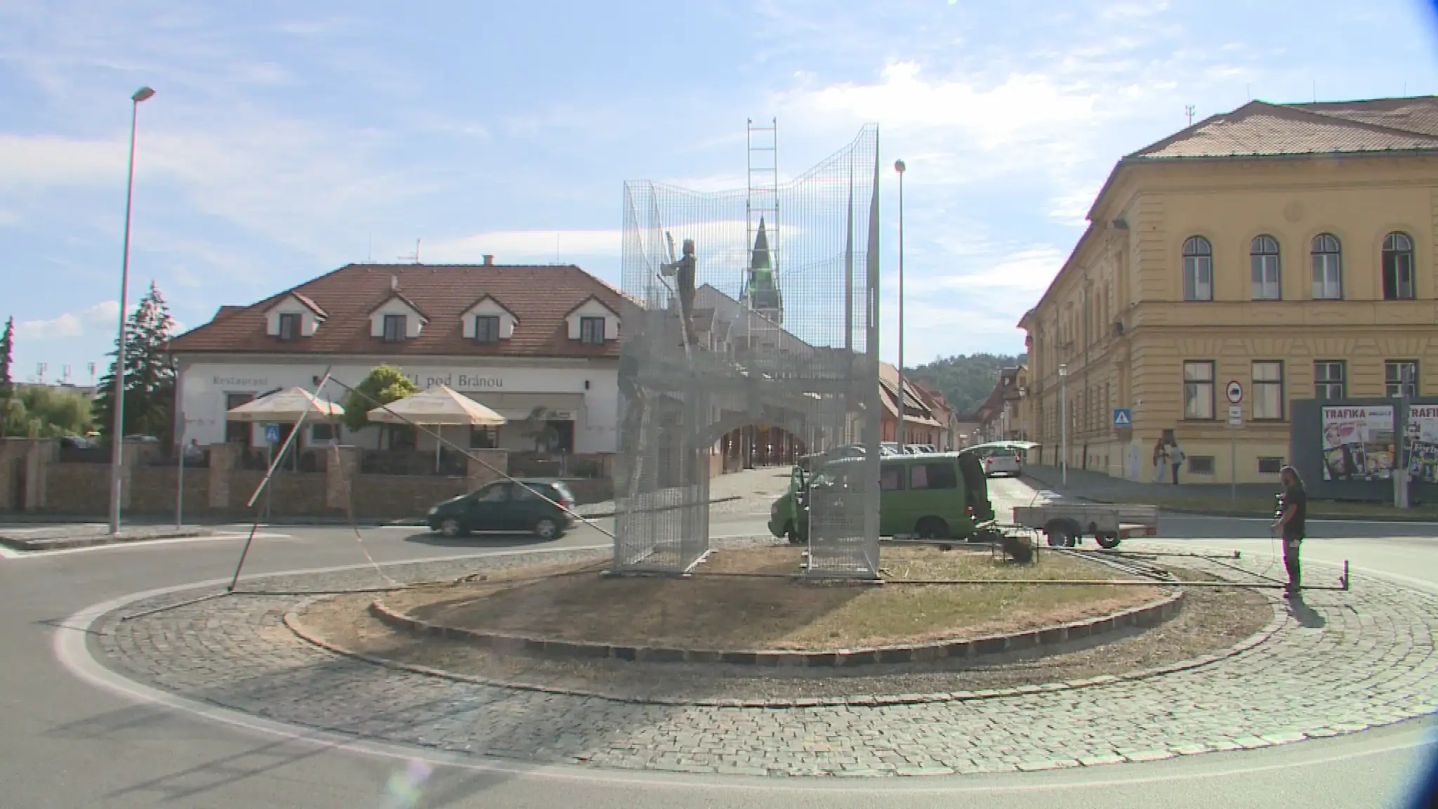 Konštrukciu postavili na kruhovom objazde.