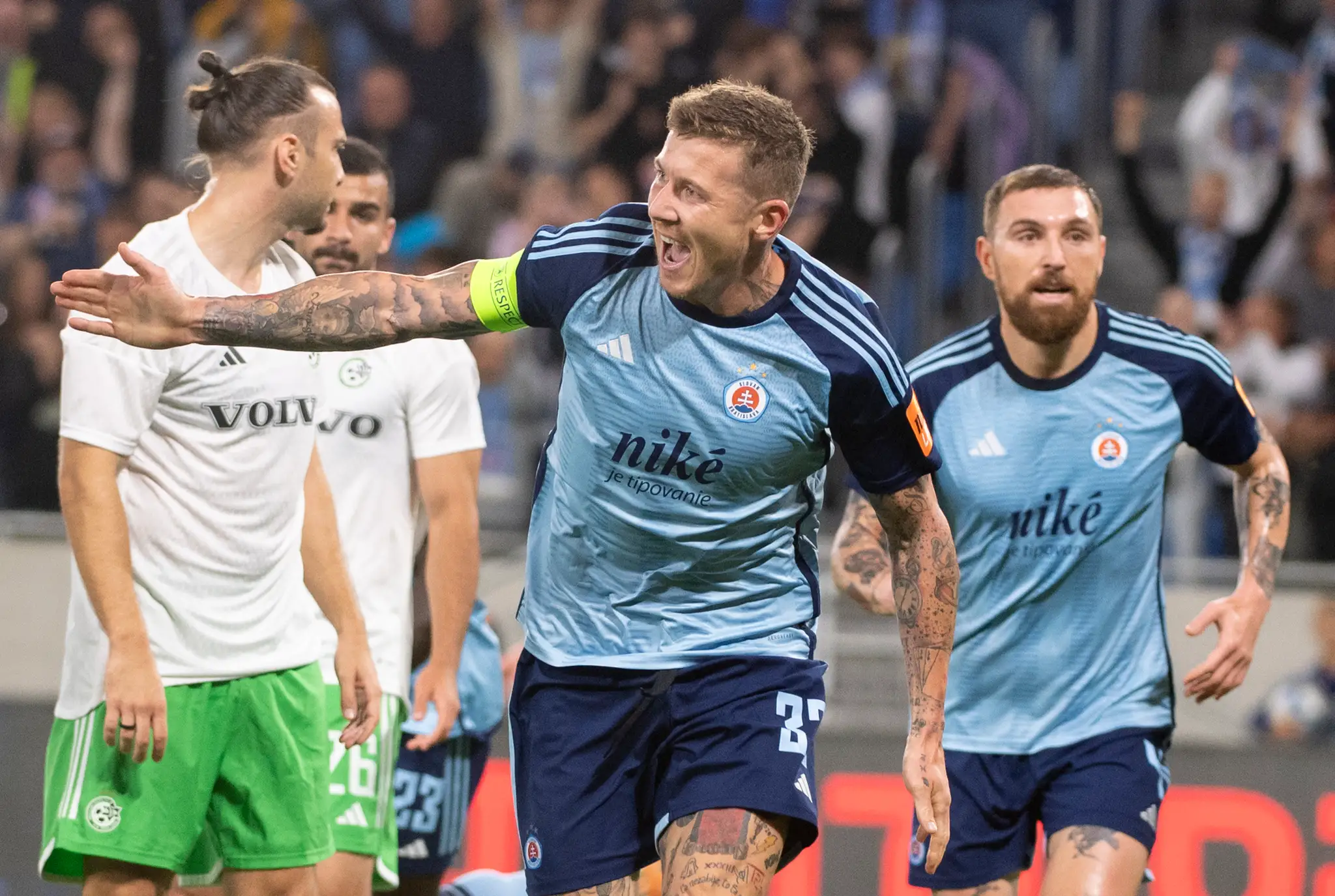 Juraj Kucka oslavuje vyrovnávajúci gól proti Maccabi Haifa