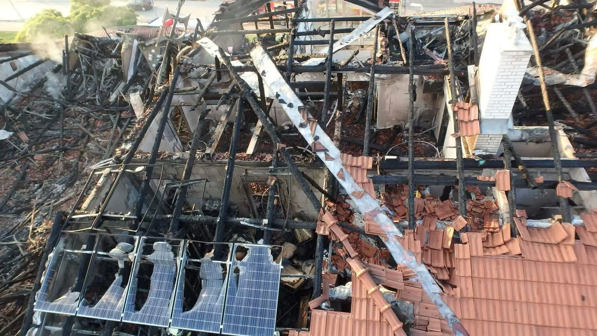 Budova po požiari.