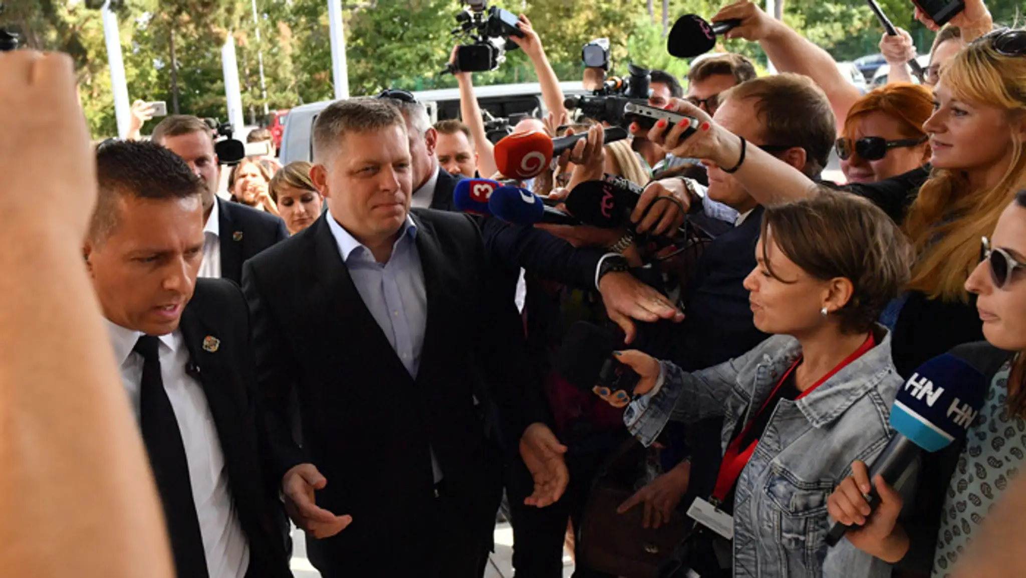 Predseda strany Smer-SD Robert Fico počas príchodu na rokovanie koaličnej rady. 