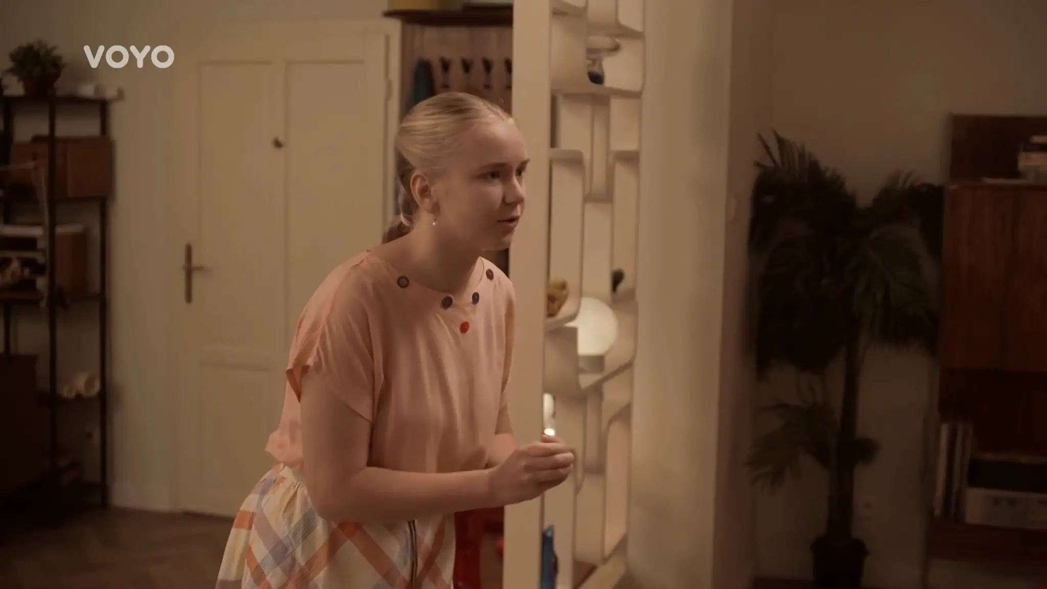 Lenka kričí o pomoc 