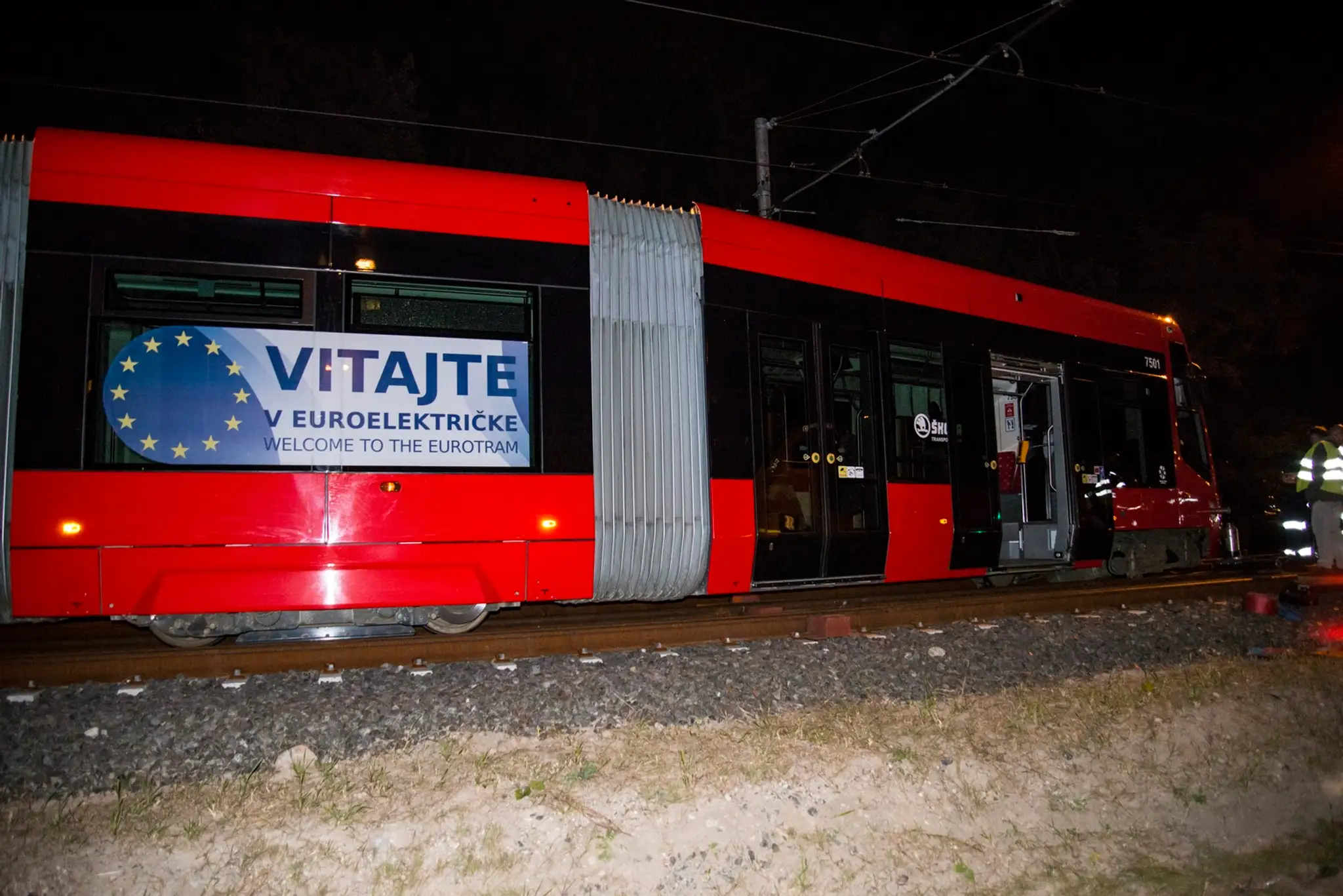 V Petržalke sa vykoľajila električka