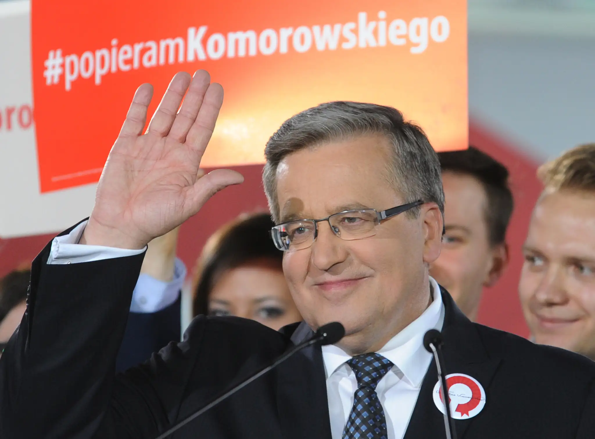 Poľský prezident Bronislaw Komorowski máva svojim stúpencom