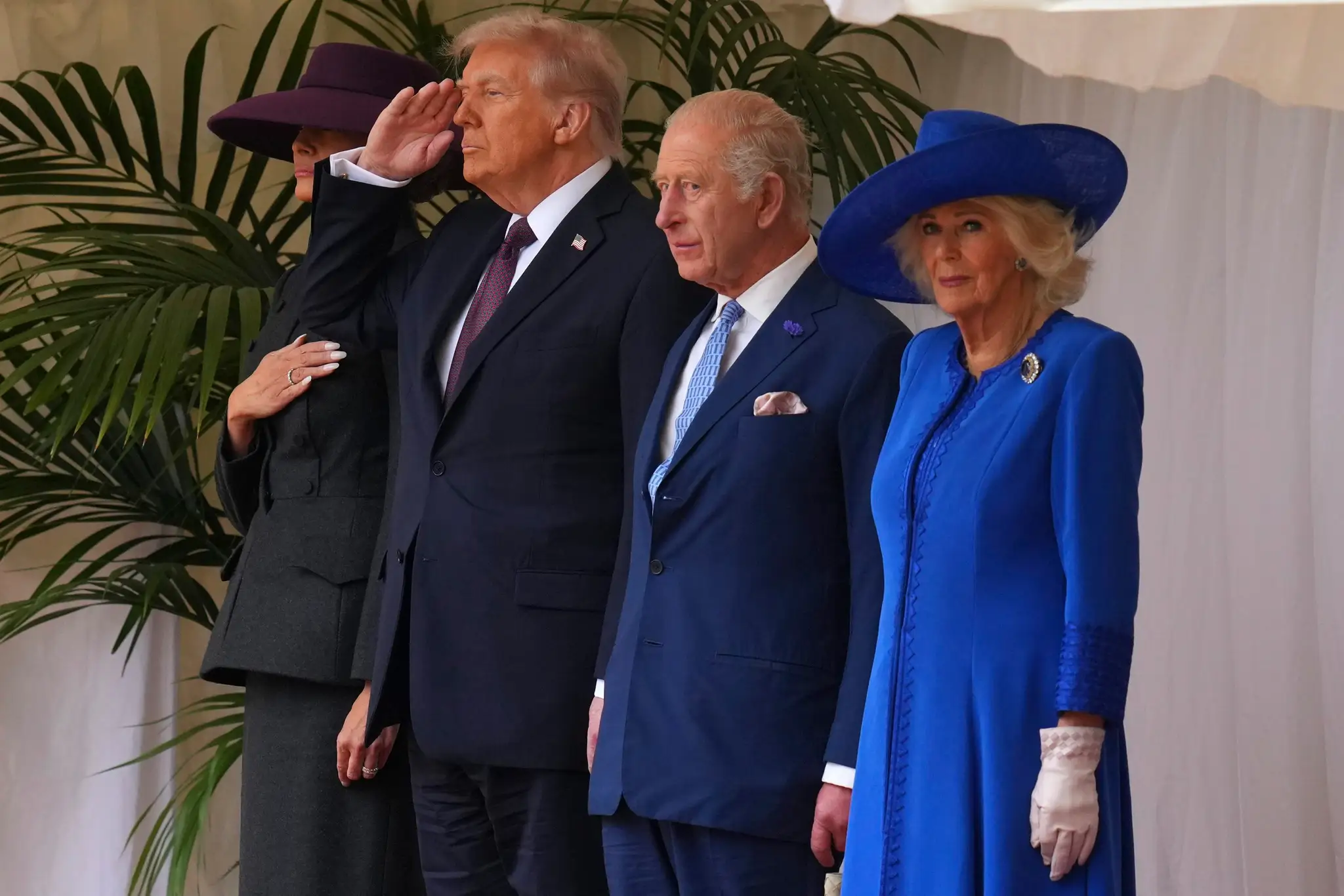 Trump priletel na druhú štátnu návštevu Británie. Vo Windsore ho privítal kráľ Karol III.